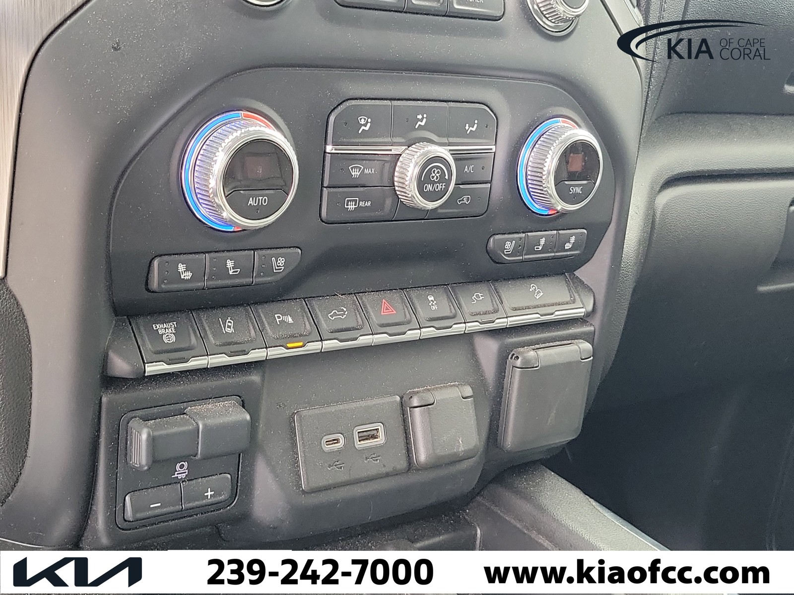 Used 2021 Onyx Black GMC Denali image 30