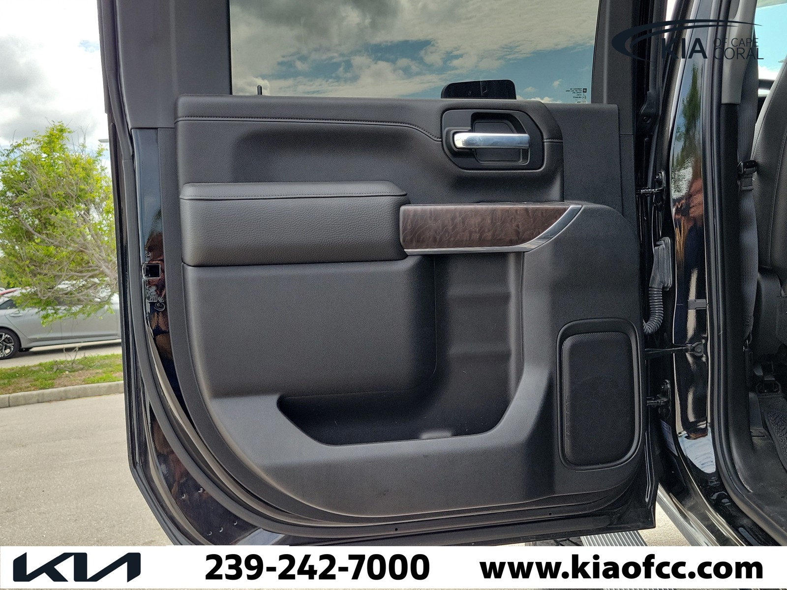 Used 2021 Onyx Black GMC Denali image 13