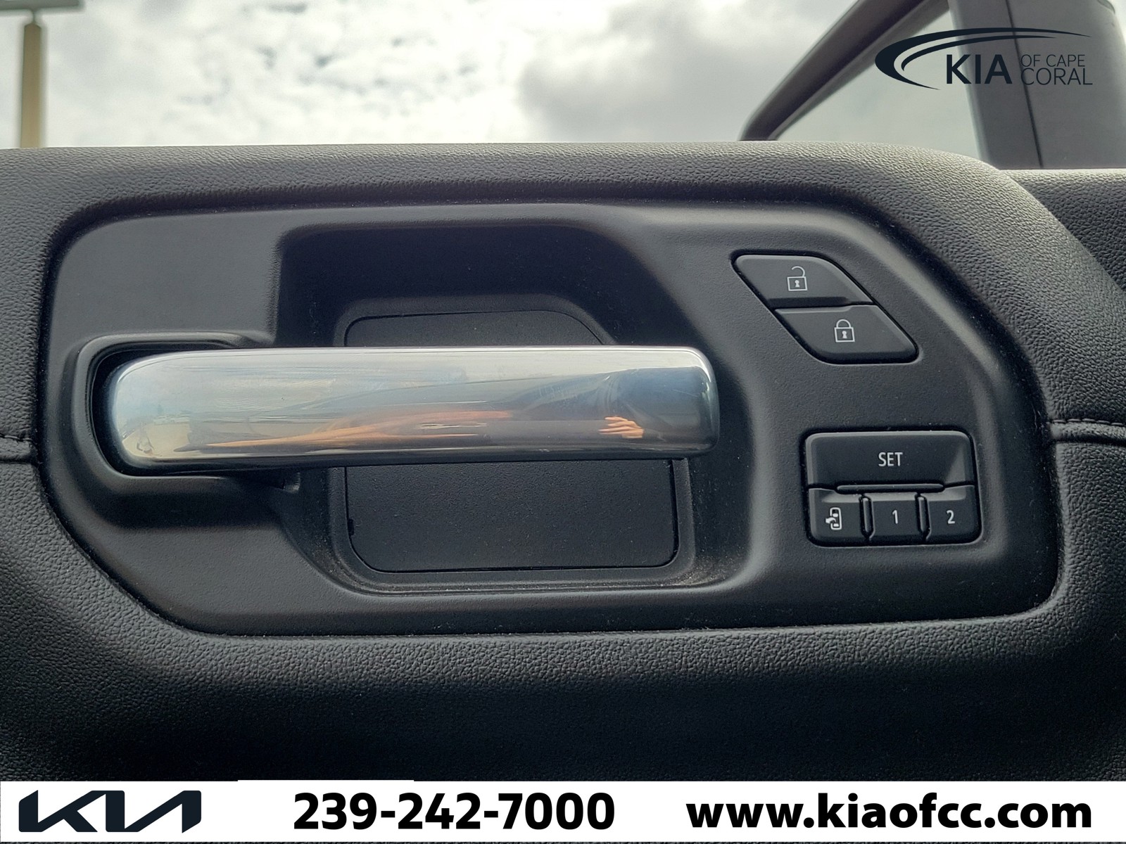 Used 2021 Onyx Black GMC Denali image 24