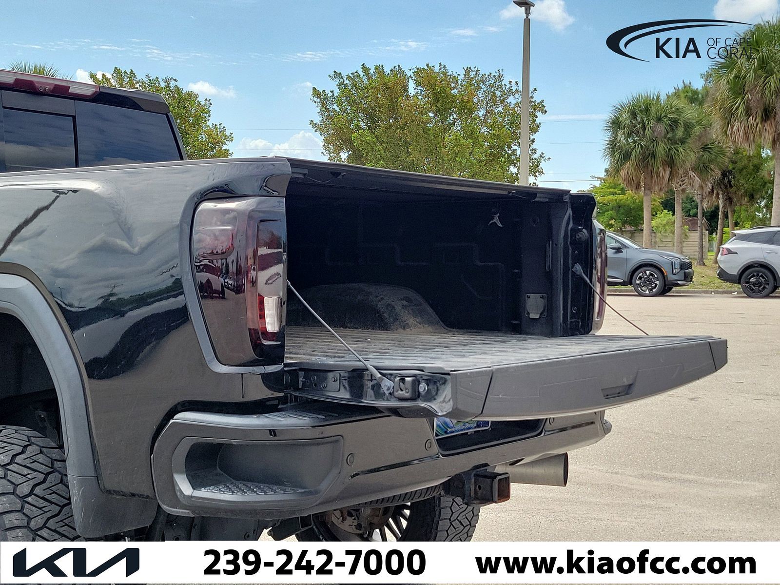 Used 2021 Onyx Black GMC Denali image 9