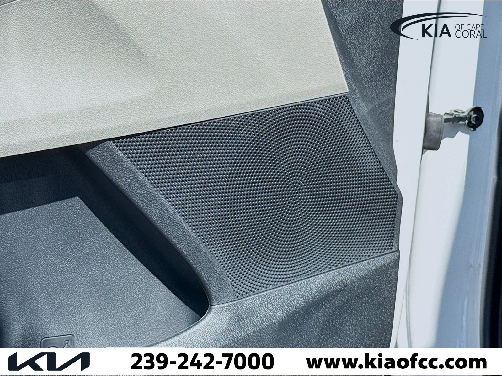 New 2026 Glacial White Pearl Kia S image 23