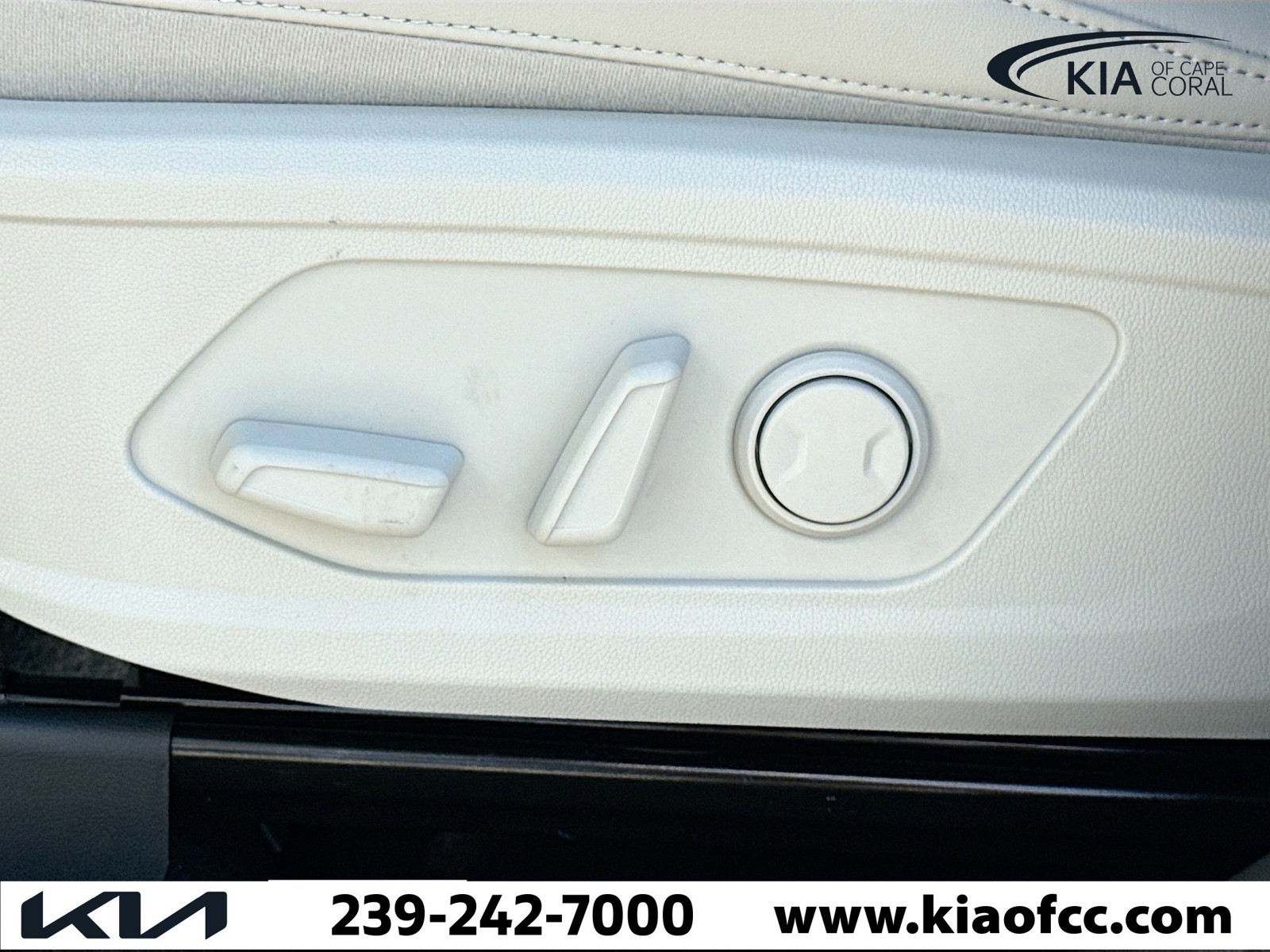 New 2026 Glacial White Pearl Kia S image 24