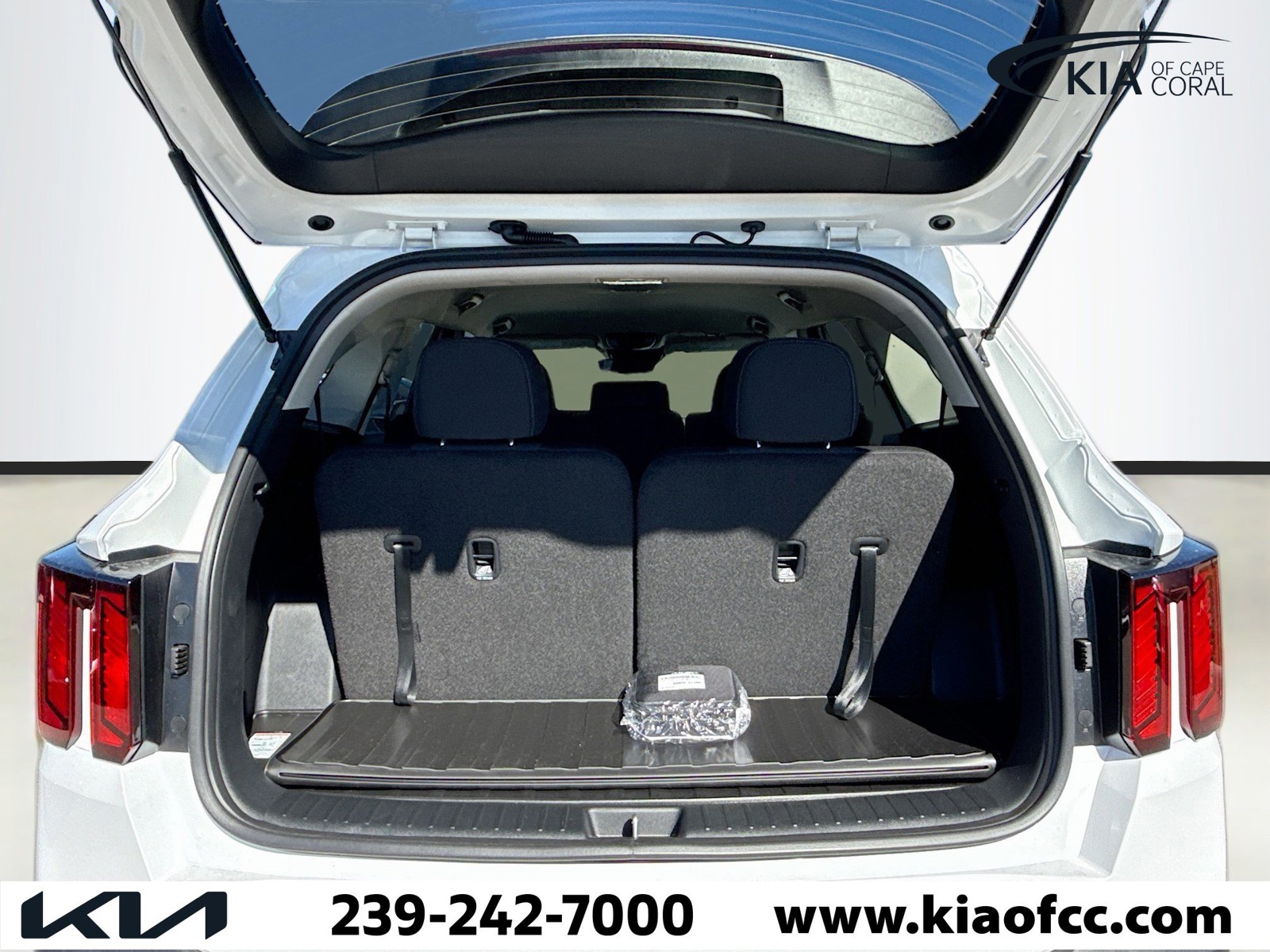 New 2026 Glacial White Pearl Kia LX image 12