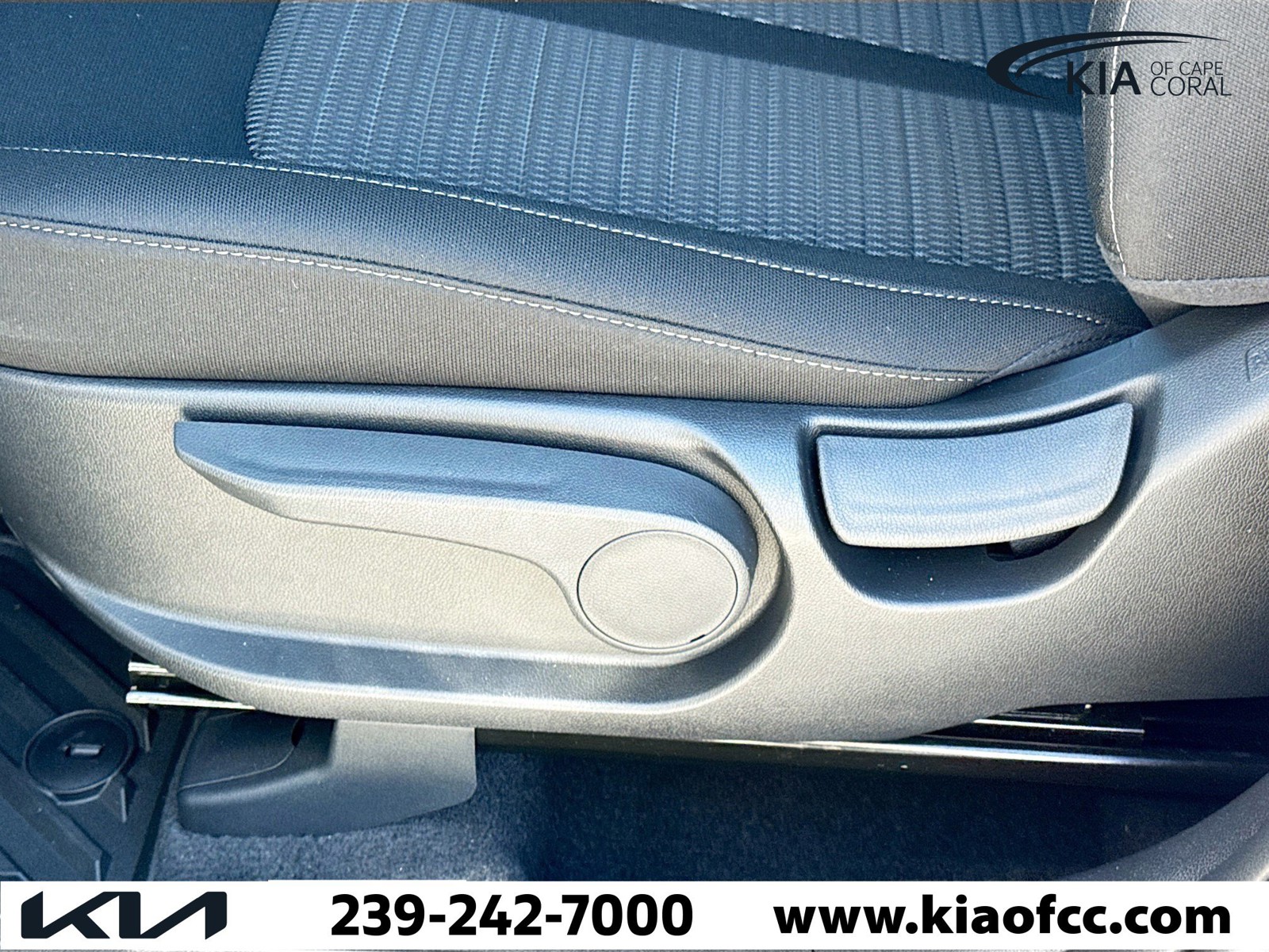 New 2026 Glacial White Pearl Kia LX image 24