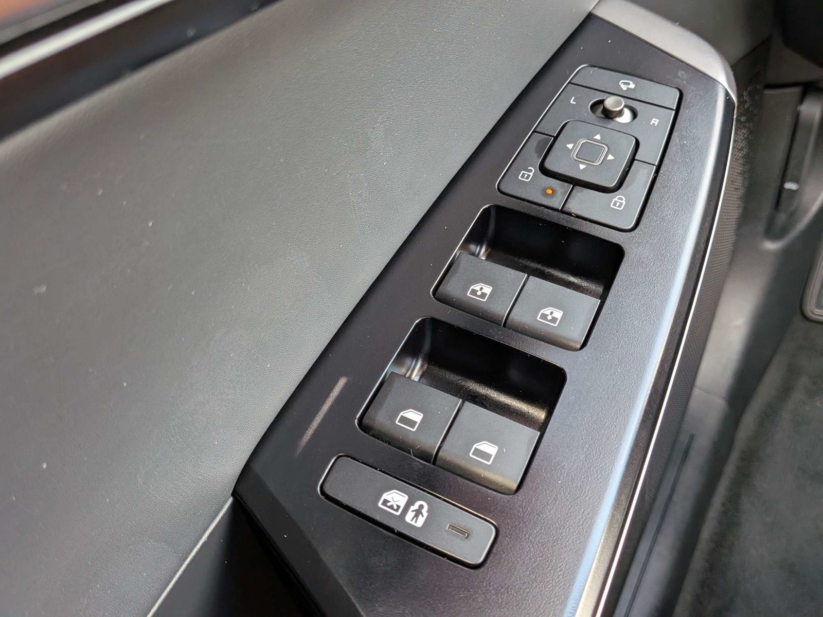 Certified Used 2025 Panthera Metal Kia Light image 31