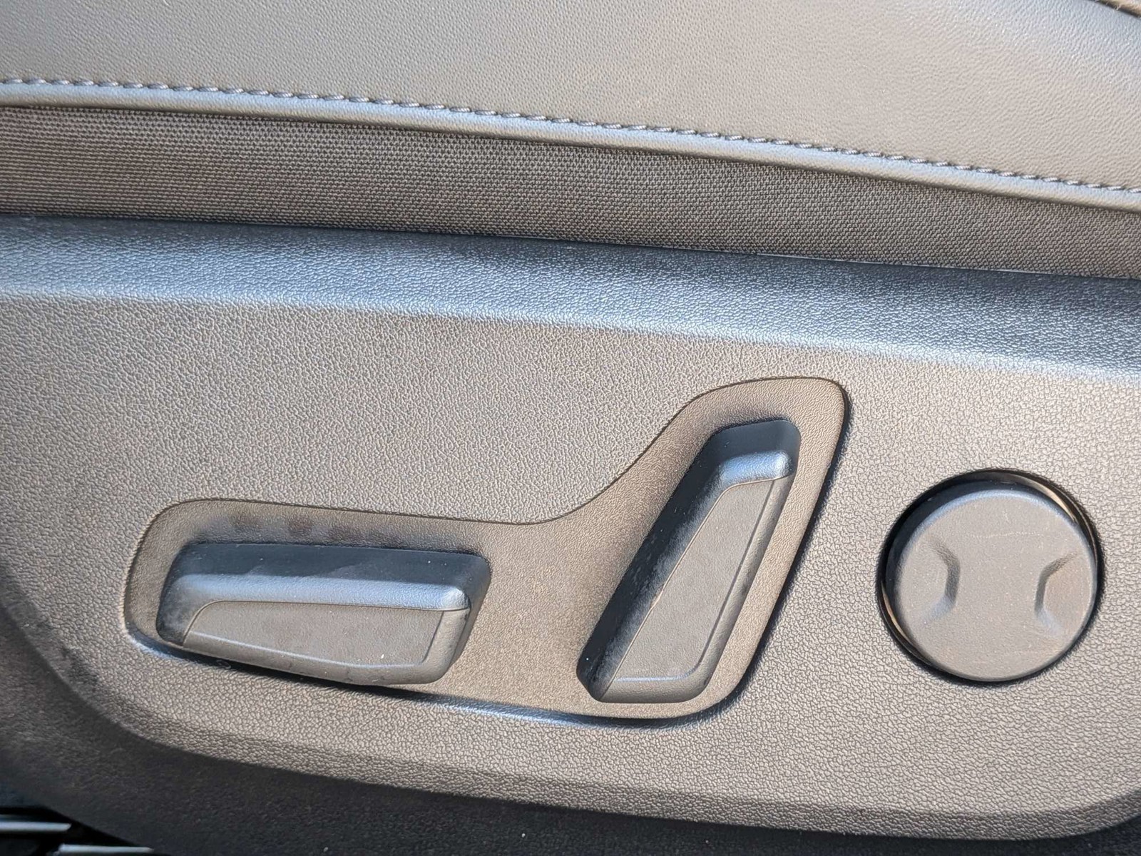 Certified Used 2025 Panthera Metal Kia Light image 25