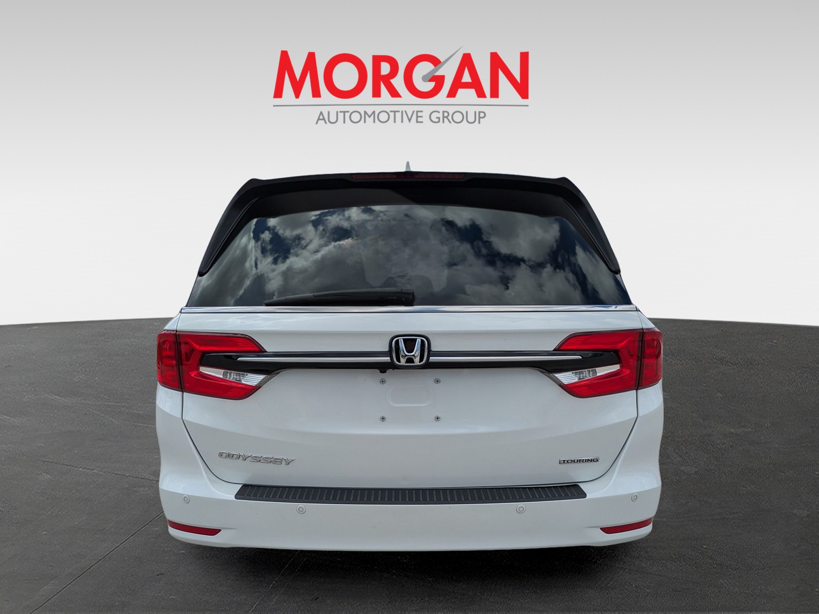 Used 2022 Platinum White Honda Touring image 5