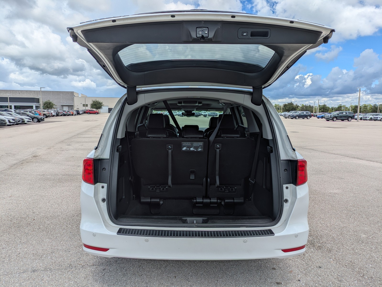 Used 2022 Platinum White Honda Touring image 33