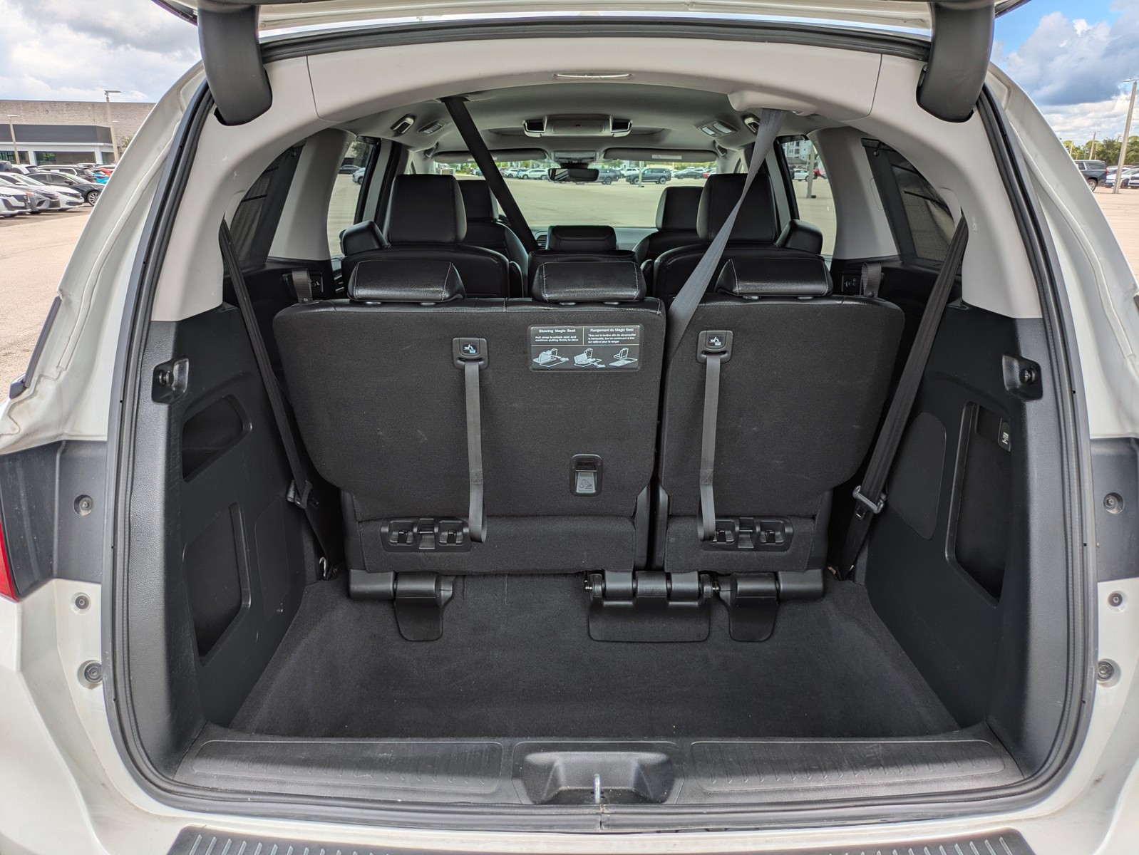 Used 2022 Platinum White Honda Touring image 13