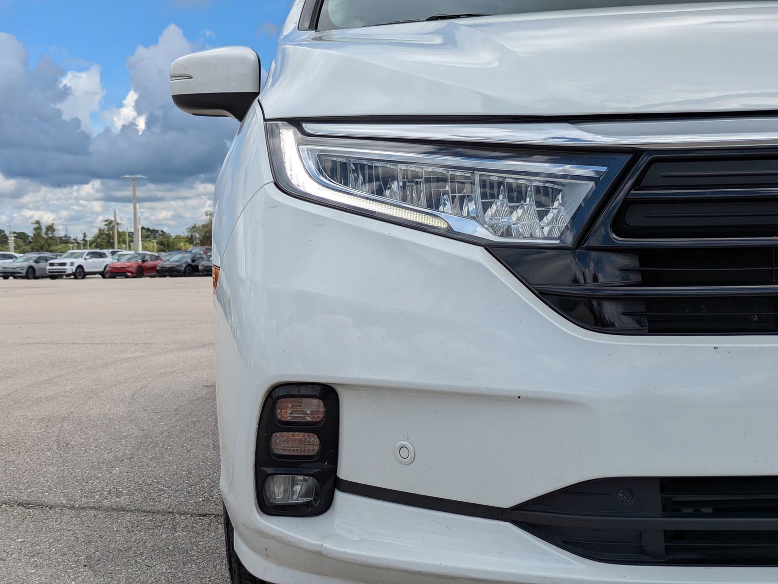 Used 2022 Platinum White Honda Touring image 10