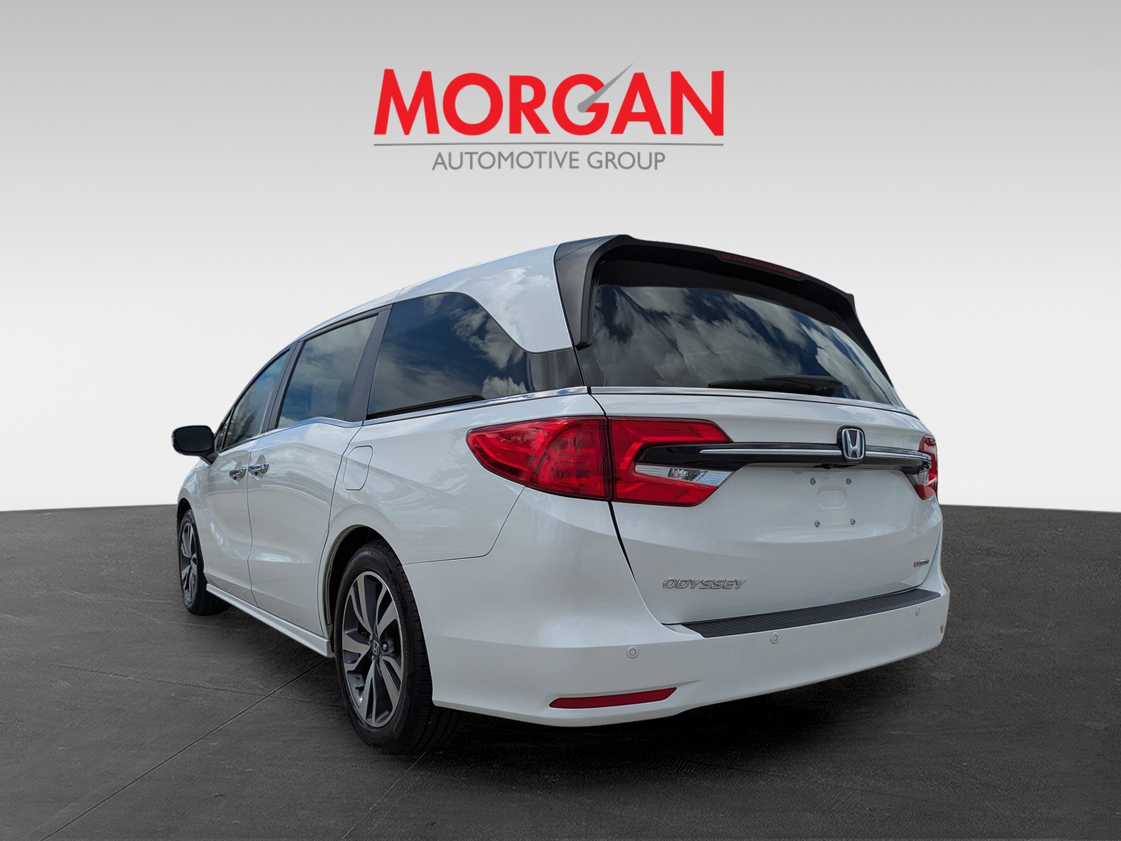 Used 2022 Platinum White Honda Touring image 6