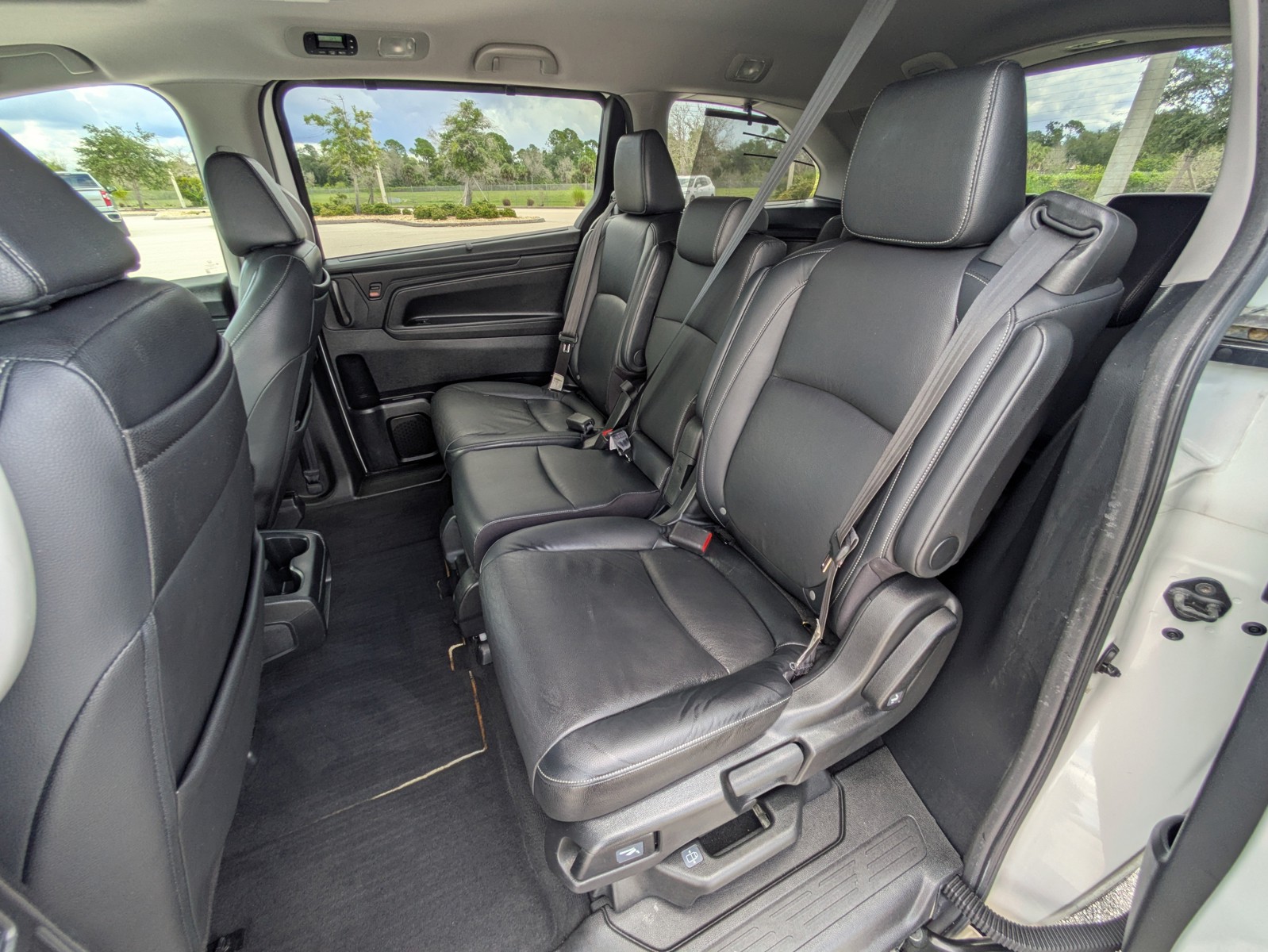 Used 2022 Platinum White Honda Touring image 14
