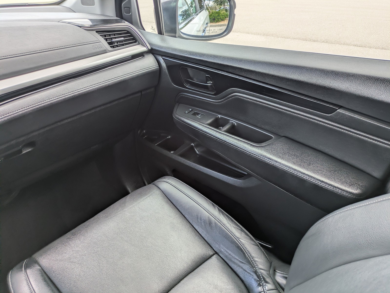 Used 2022 Platinum White Honda Touring image 17