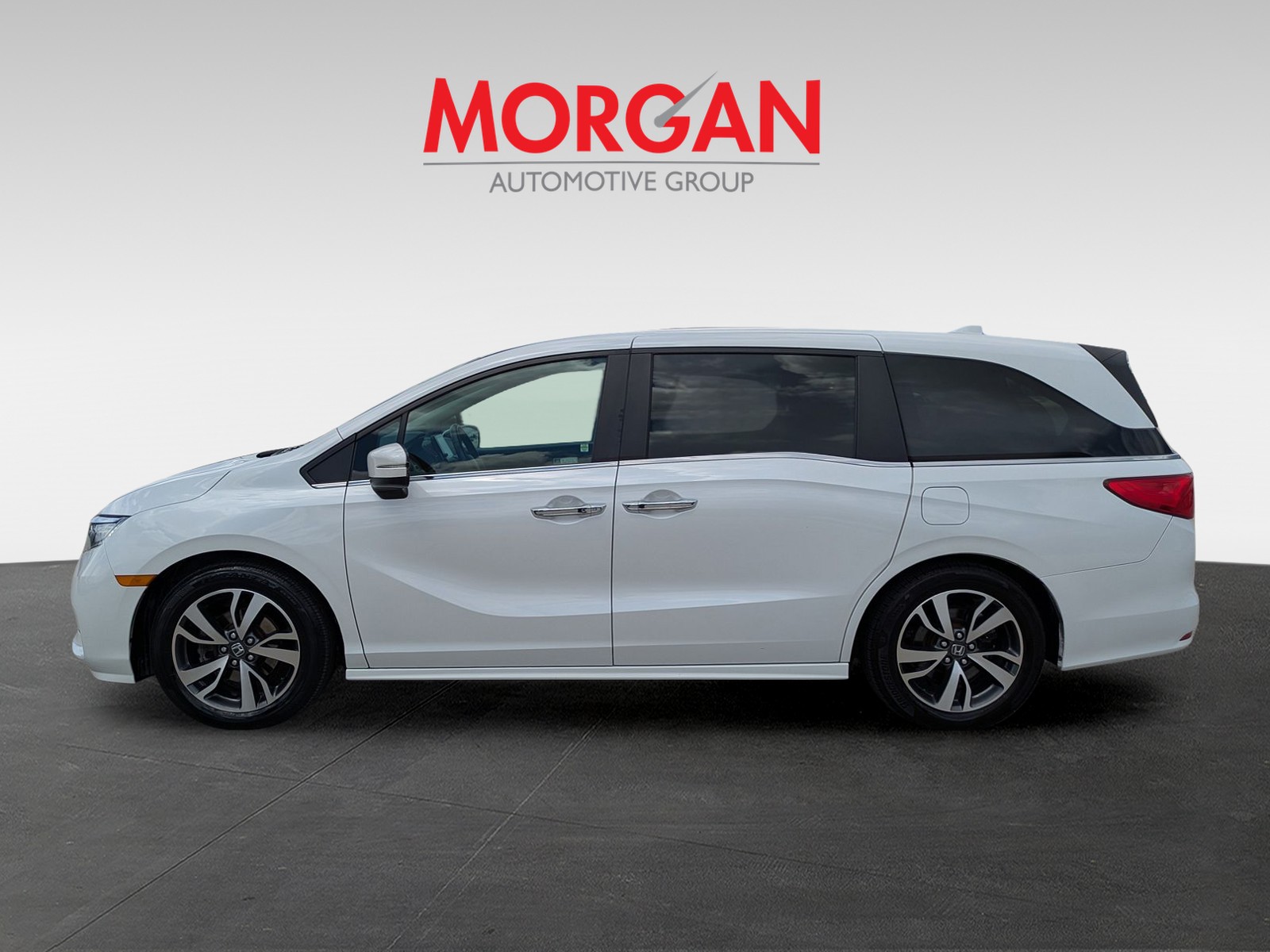 Used 2022 Platinum White Honda Touring image 7