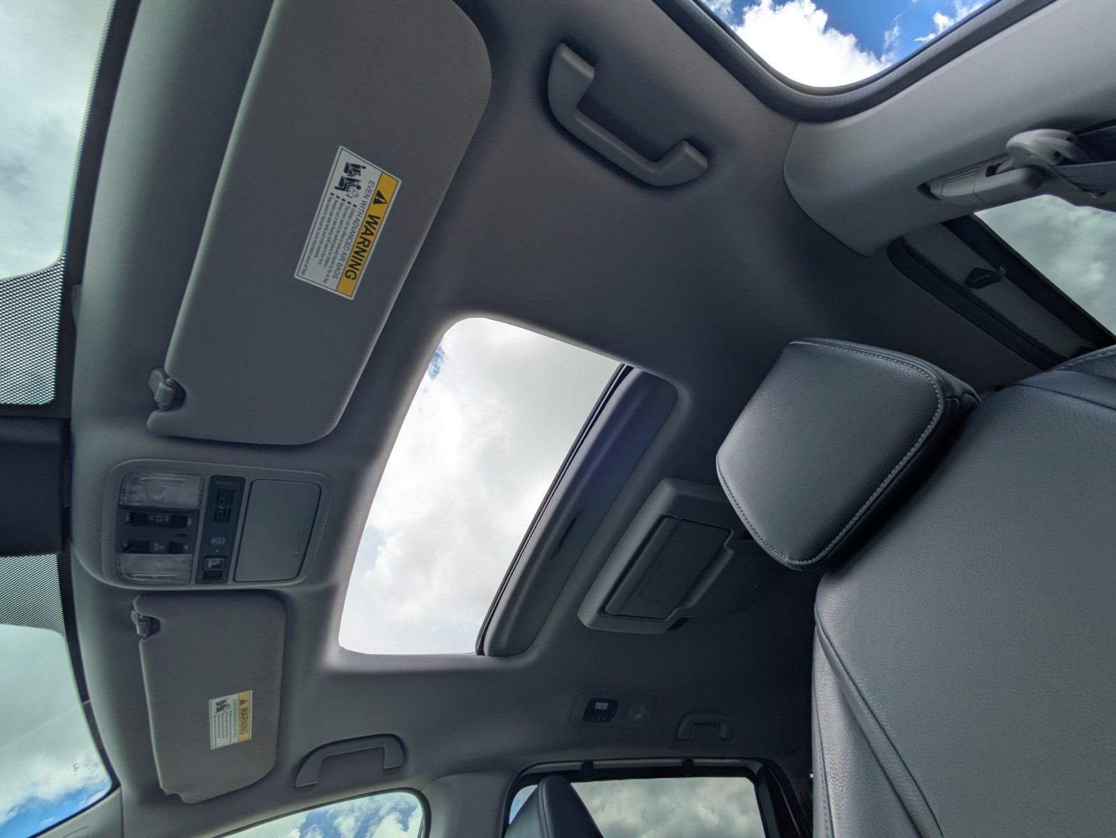 Used 2022 Platinum White Honda Touring image 37