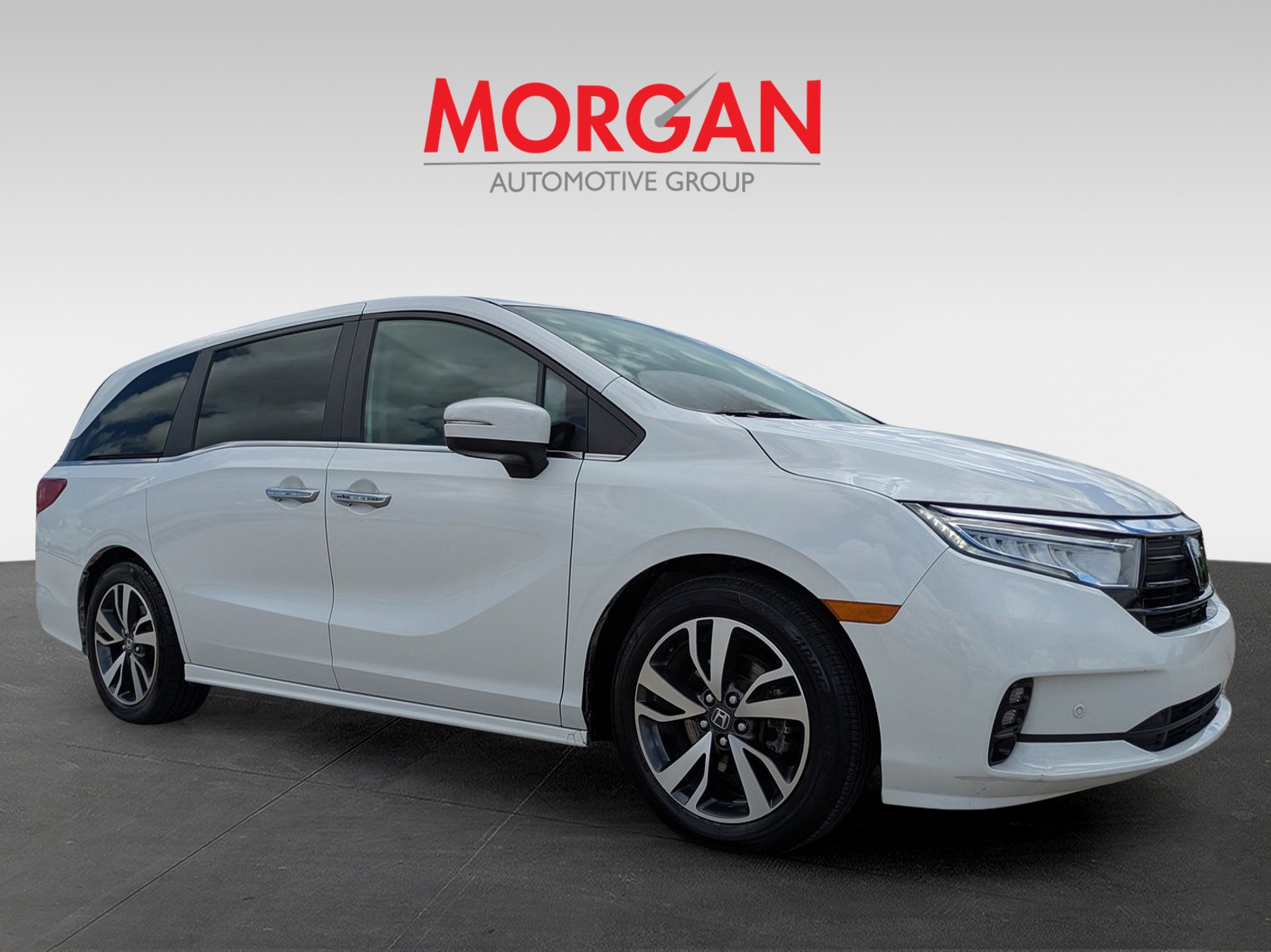 Used 2022 Platinum White Honda Touring image 2