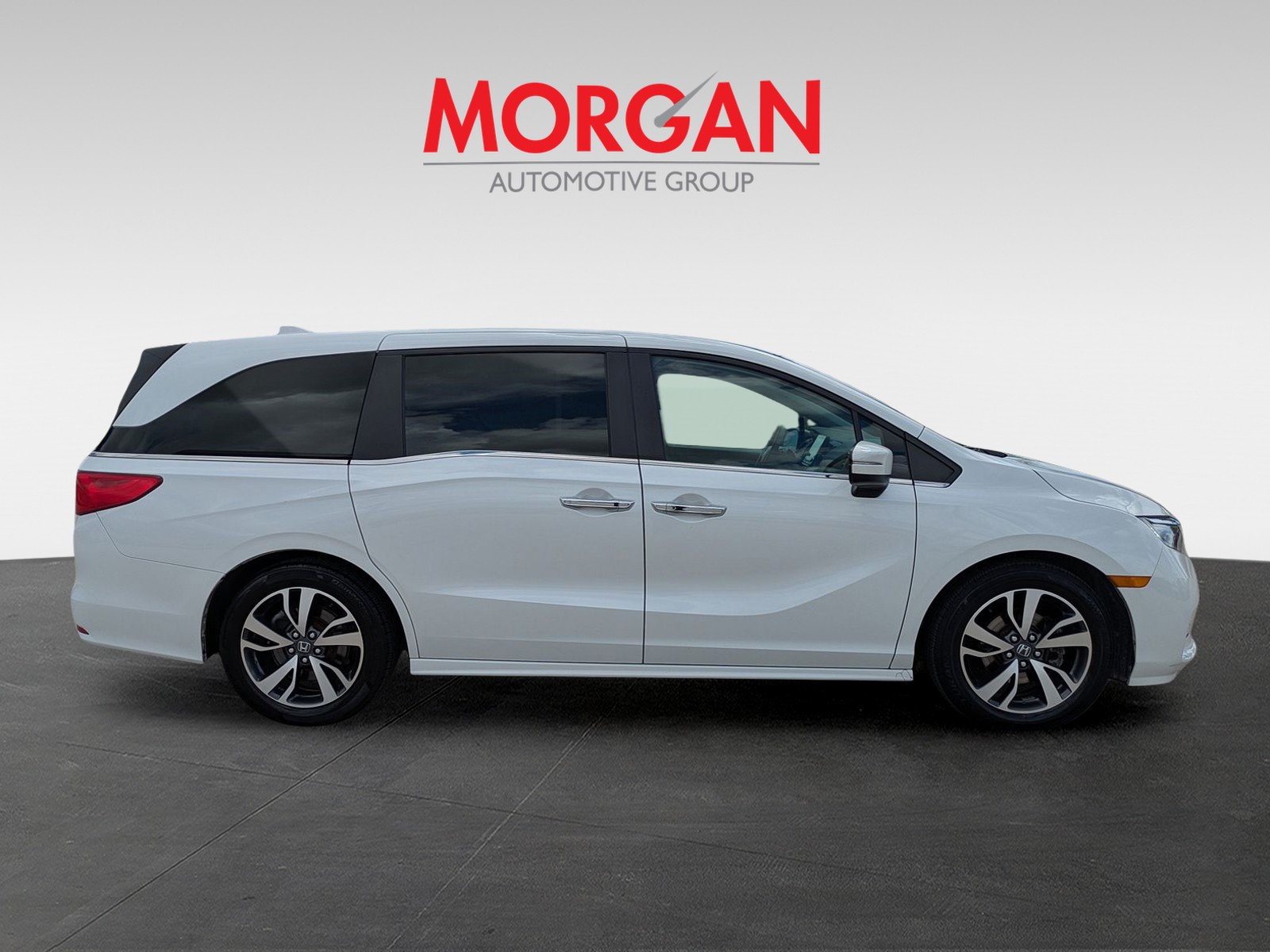 Used 2022 Platinum White Honda Touring image 3