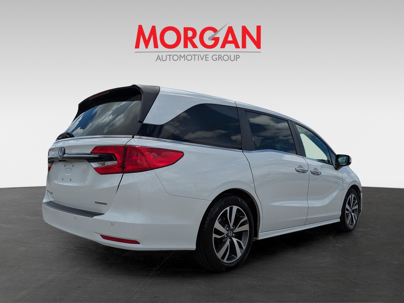 Used 2022 Platinum White Honda Touring image 4