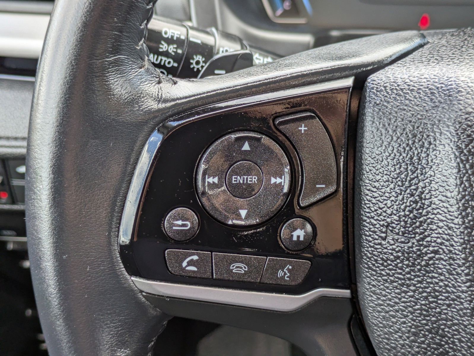 Used 2022 Platinum White Honda Touring image 25