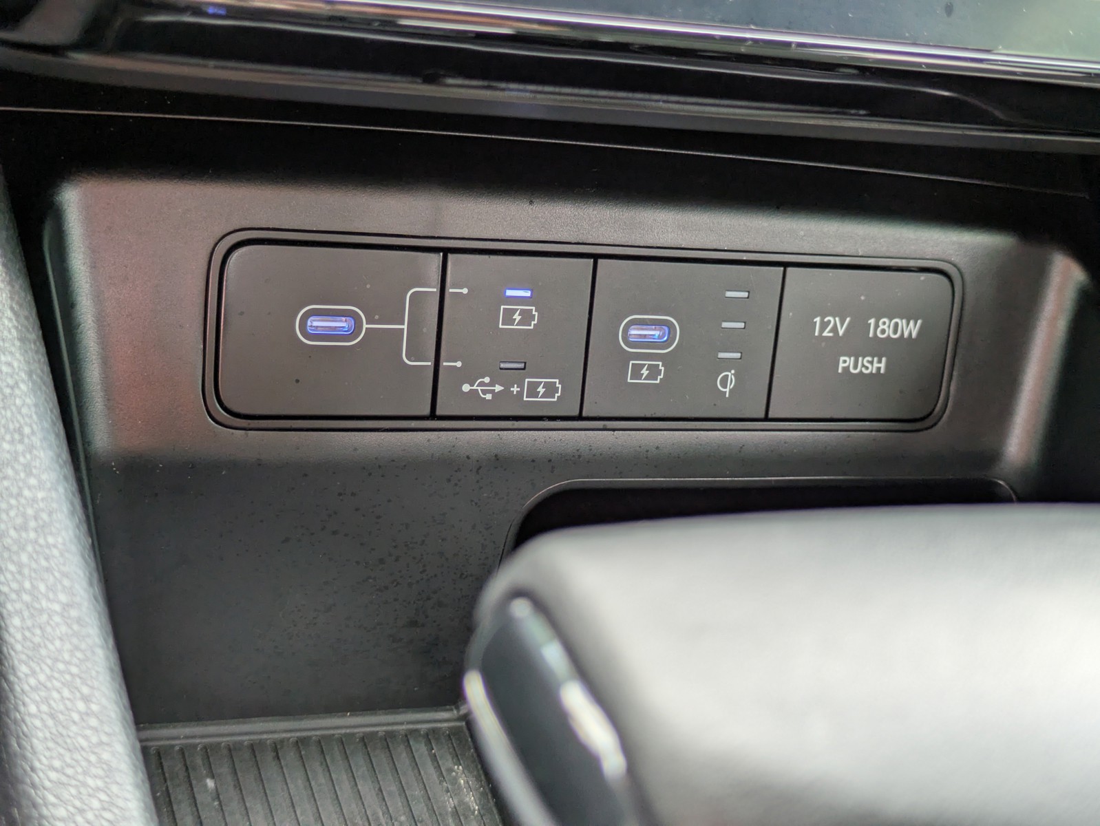 Used 2025 Atlas White Hyundai Limited image 27