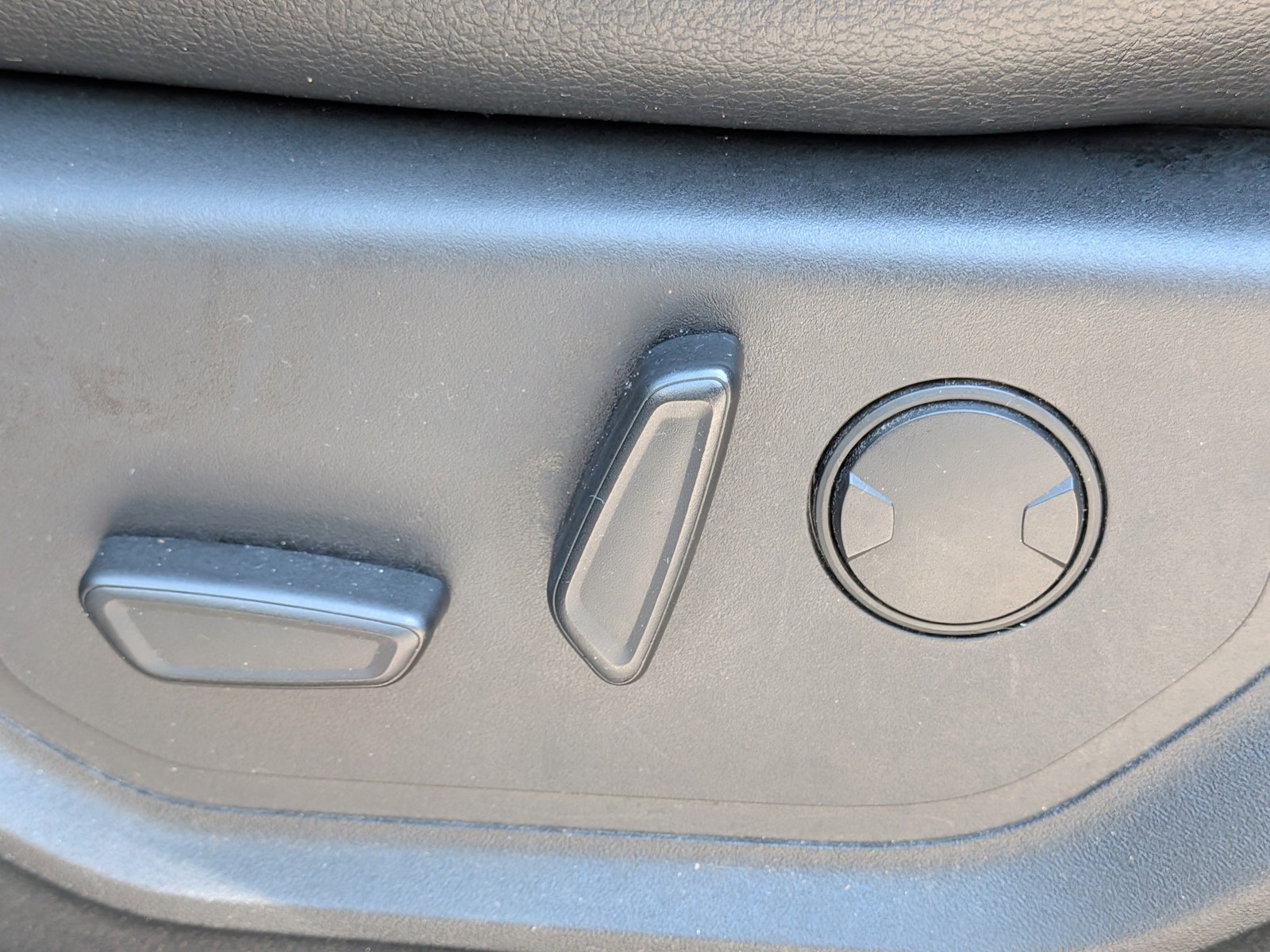 Used 2019 Stone Gray Metallic Ford LARIAT image 23