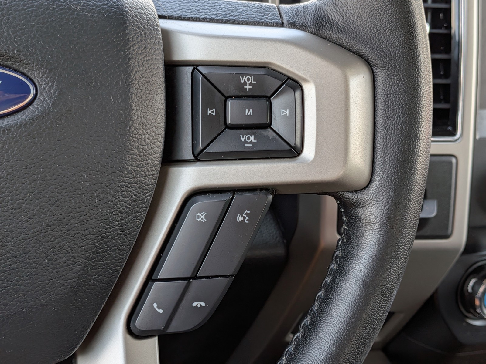 Used 2019 Stone Gray Metallic Ford LARIAT image 30