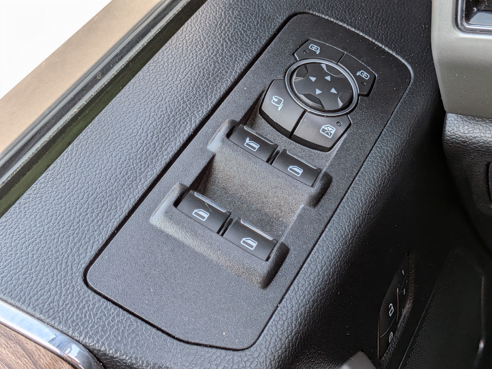 Used 2019 Stone Gray Metallic Ford LARIAT image 27