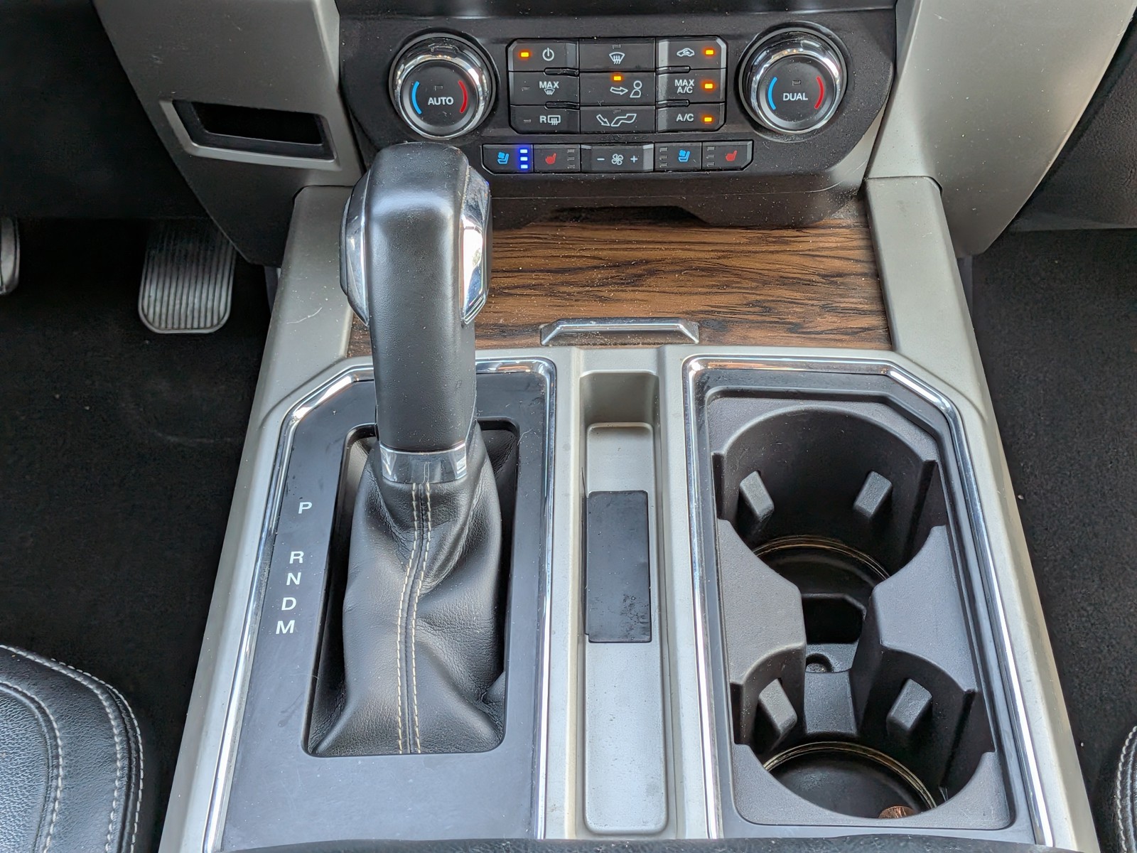 Used 2019 Stone Gray Metallic Ford LARIAT image 21
