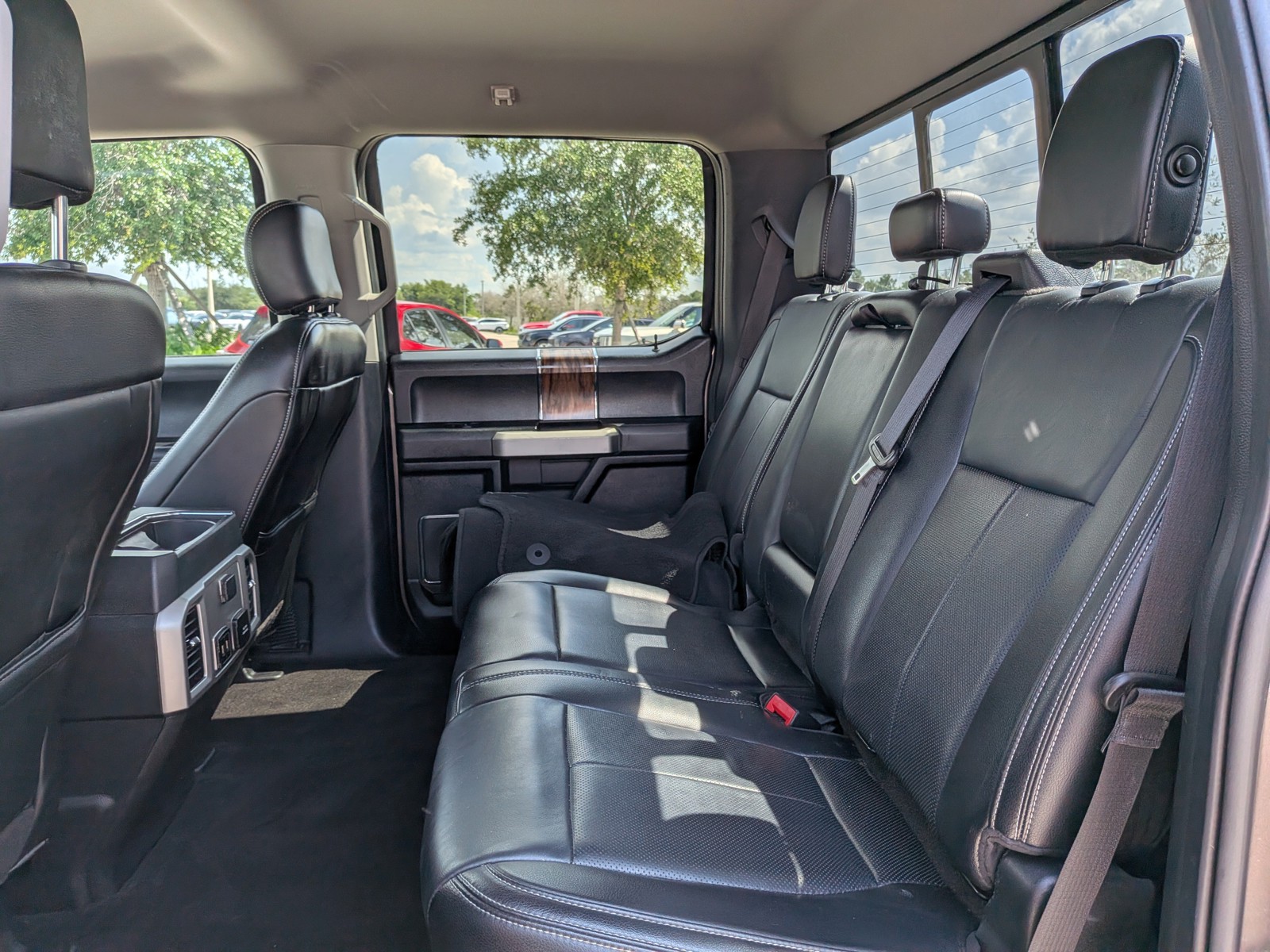 Used 2019 Stone Gray Metallic Ford LARIAT image 15