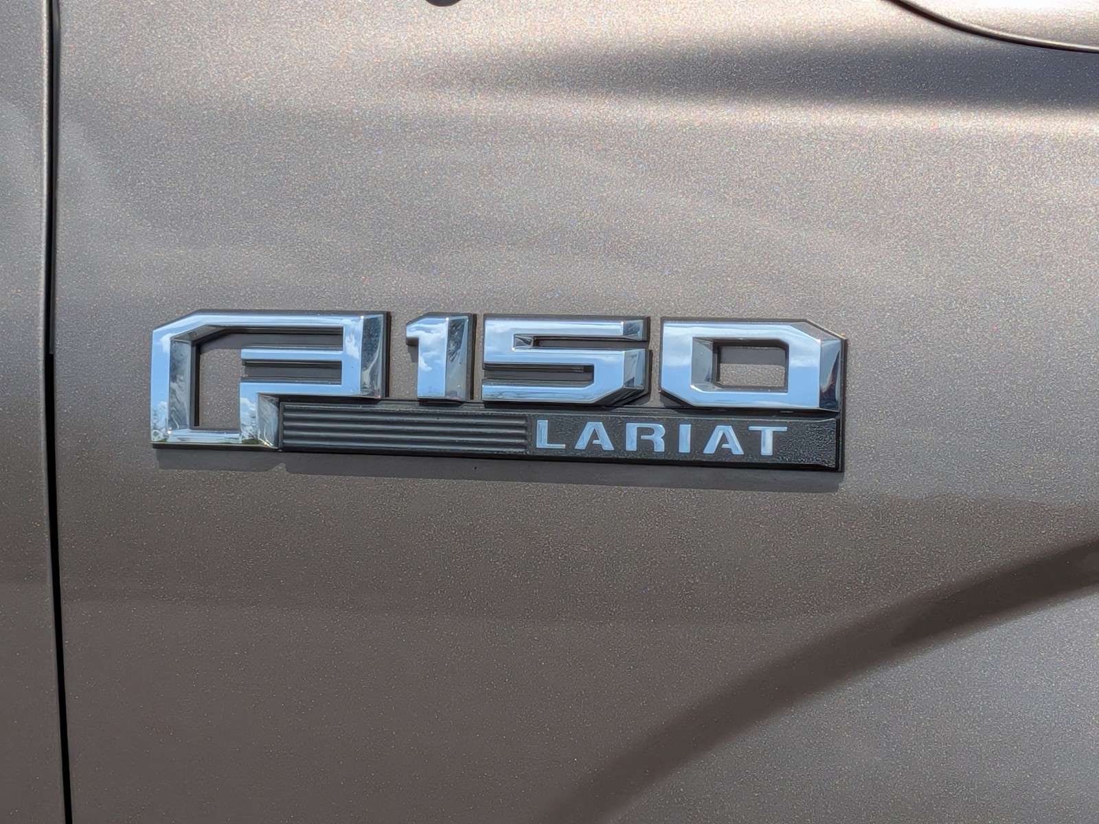 Used 2019 Stone Gray Metallic Ford LARIAT image 14