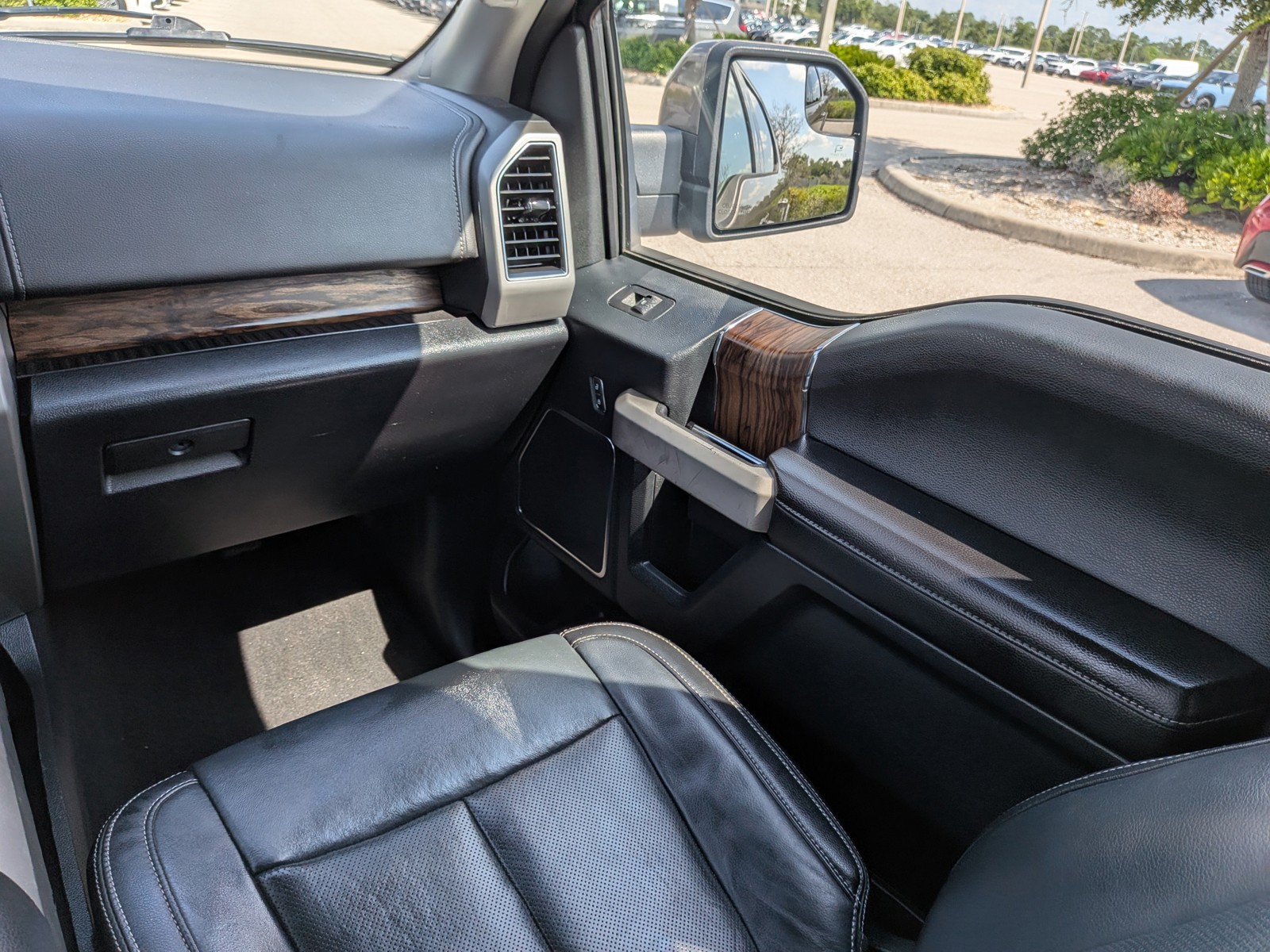 Used 2019 Stone Gray Metallic Ford LARIAT image 19
