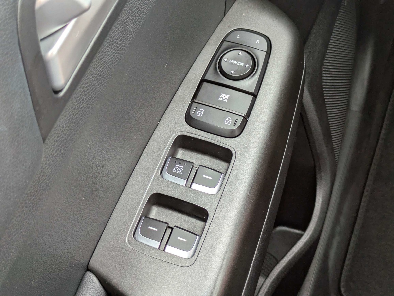 Used 2020 Clear White Kia LX image 21