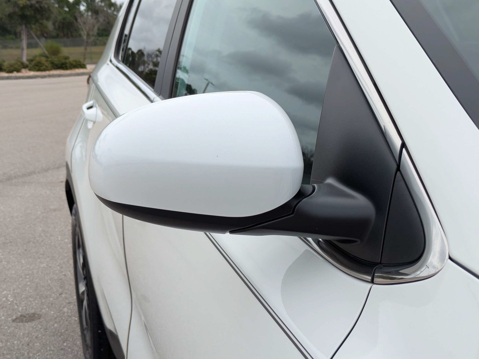 Used 2020 Clear White Kia LX image 12