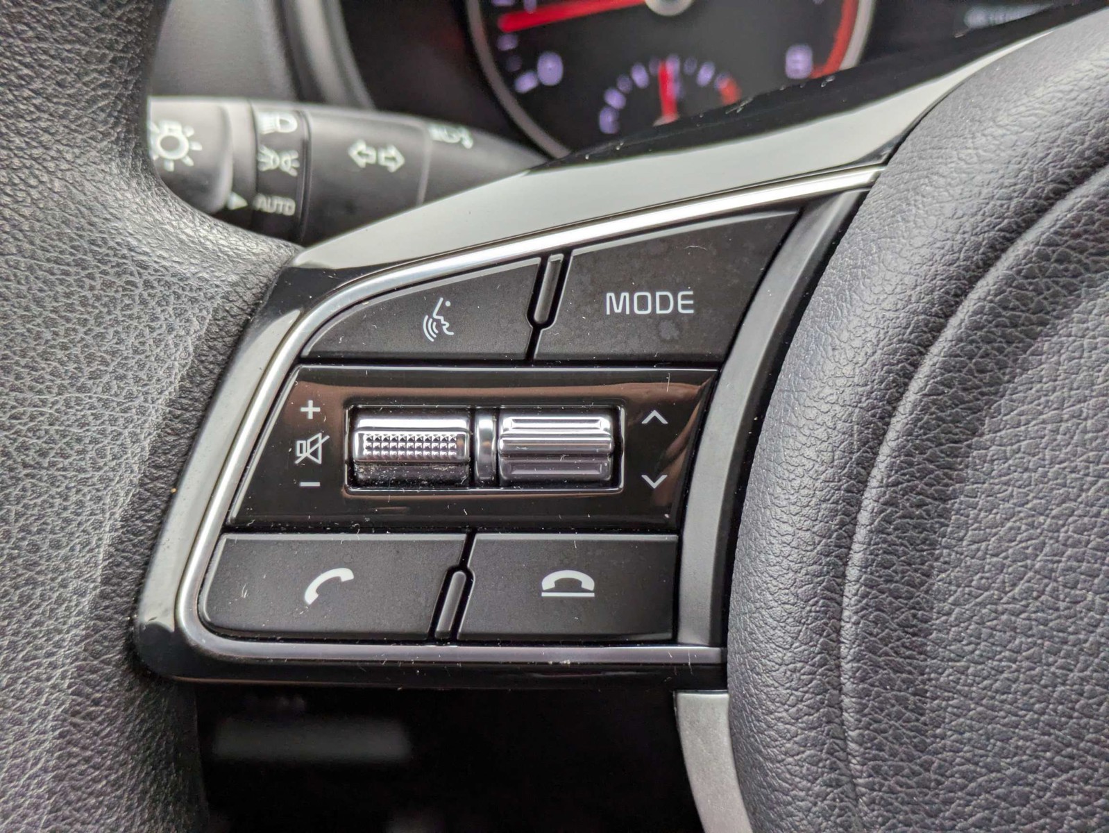 Used 2020 Clear White Kia LX image 22
