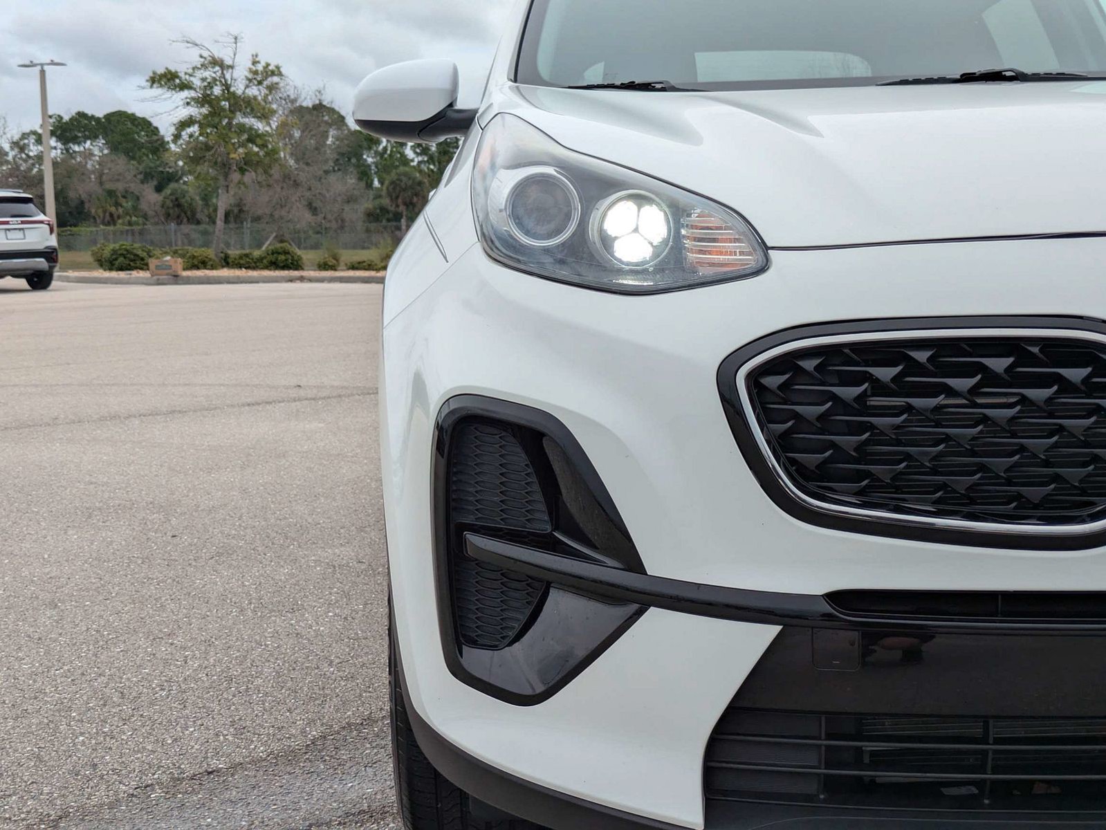 Used 2020 Clear White Kia LX image 10