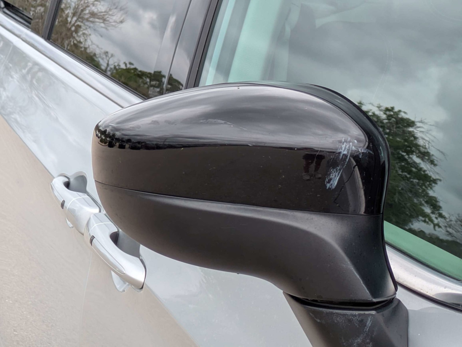 Used 2024 Silver Mist Clearcoat Chrysler LX image 12