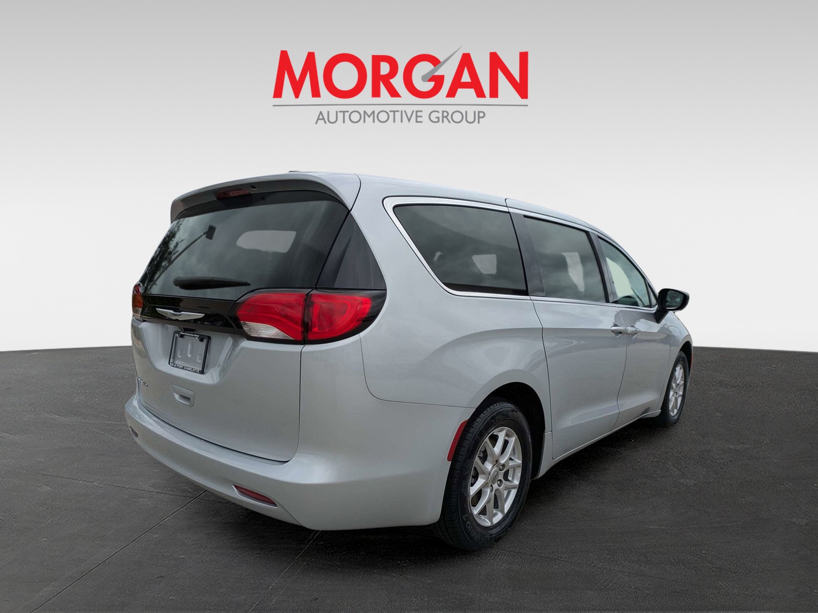 Used 2024 Silver Mist Clearcoat Chrysler LX image 5