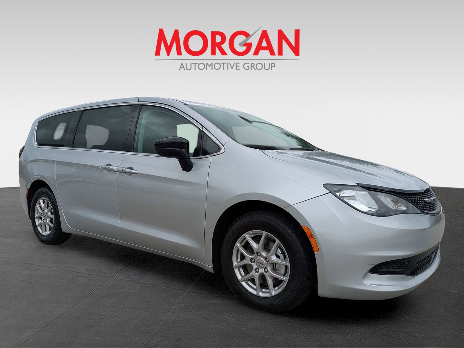 Used 2024 Silver Mist Clearcoat Chrysler LX image 2