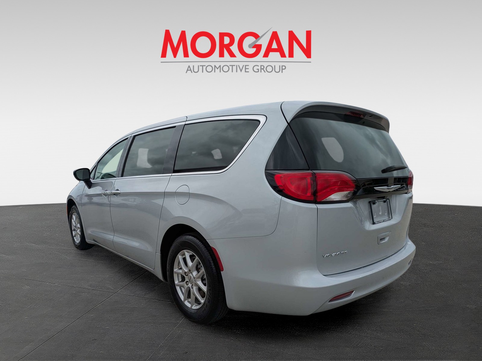 Used 2024 Silver Mist Clearcoat Chrysler LX image 7
