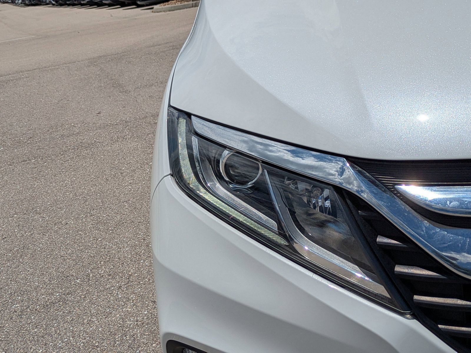Used 2020 Platinum White Pearl Honda EX-L image 10
