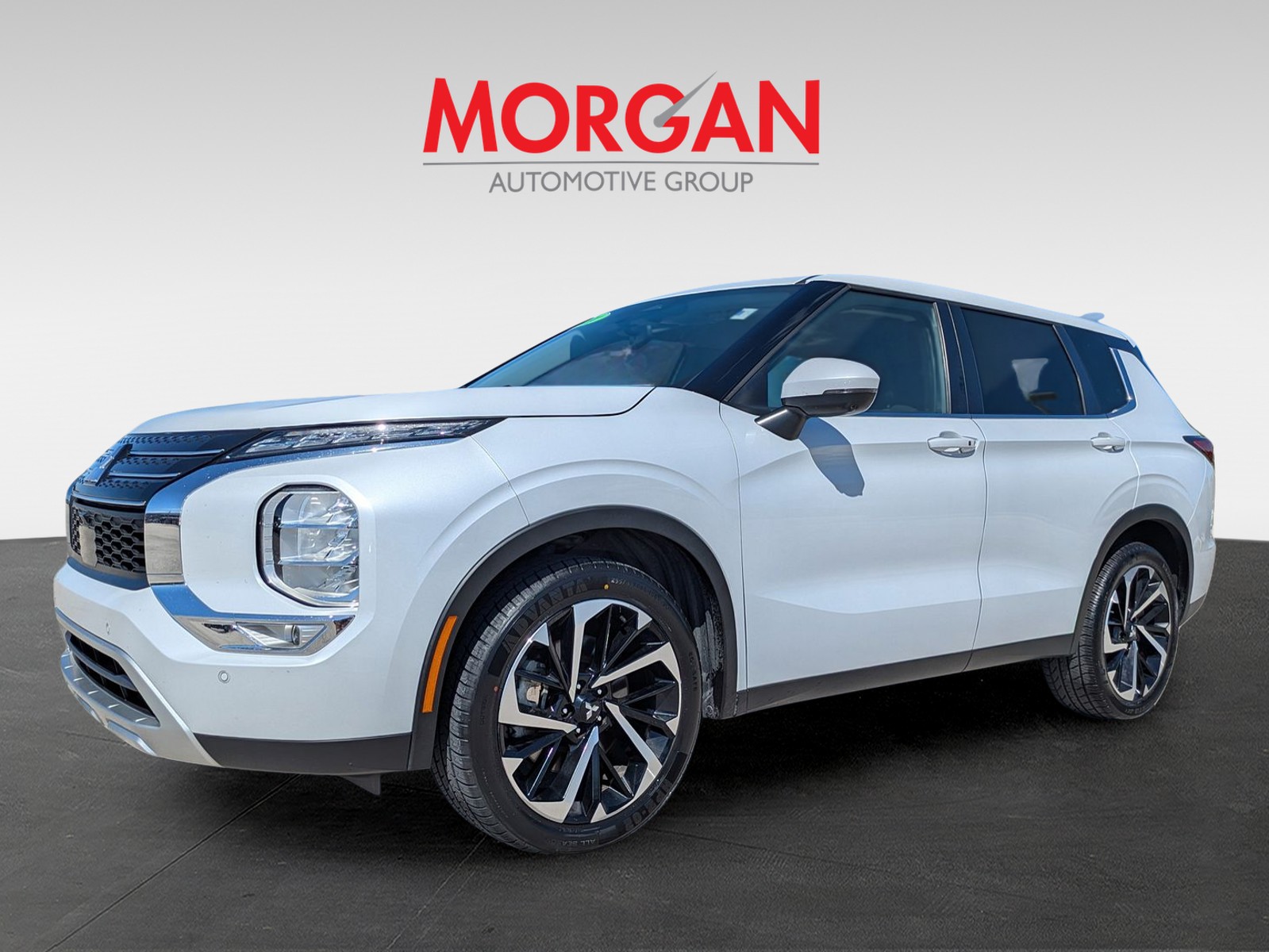 Used 2024 White Diamond Mitsubishi SE image 8