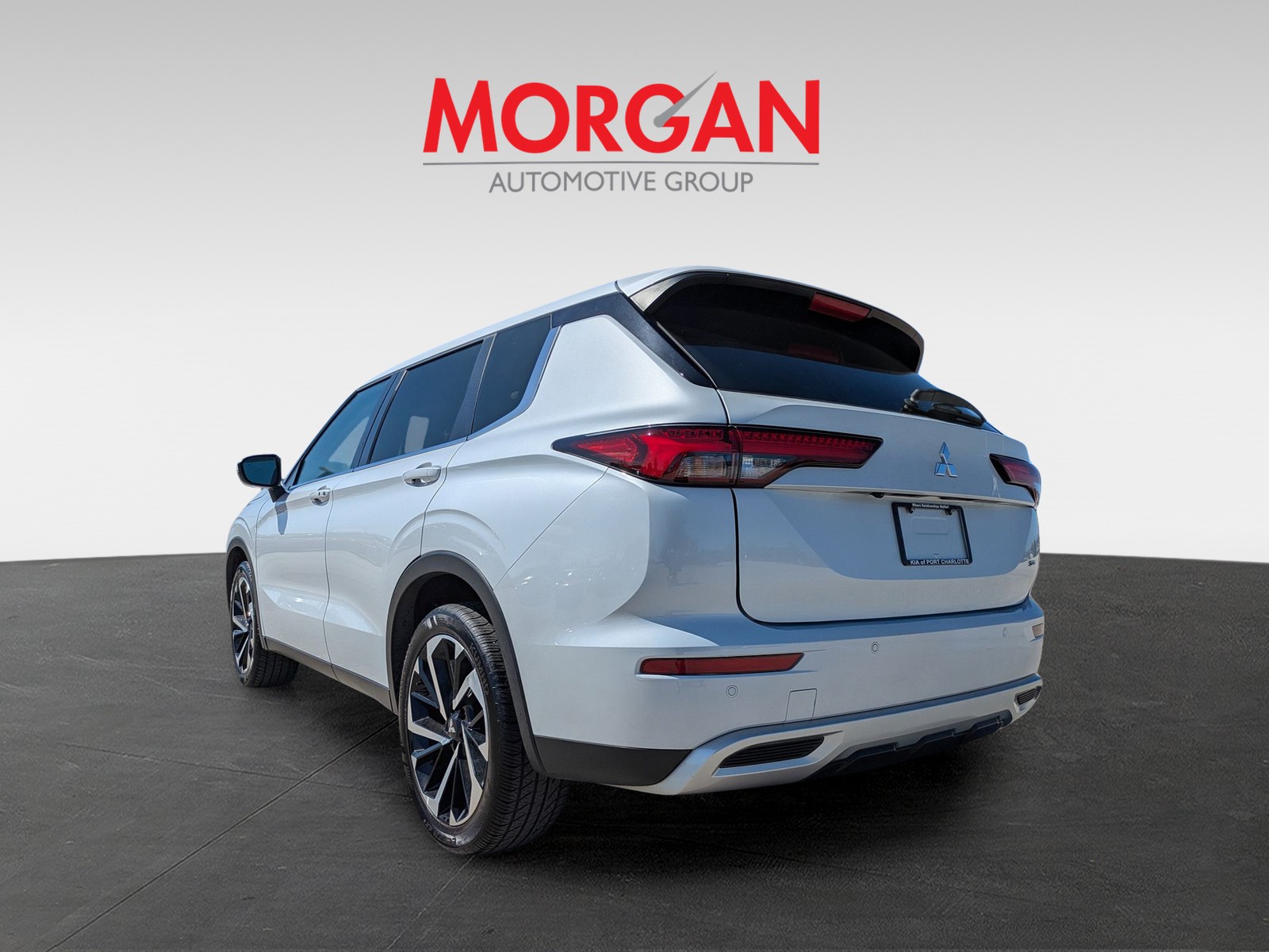Used 2024 White Diamond Mitsubishi SE image 6