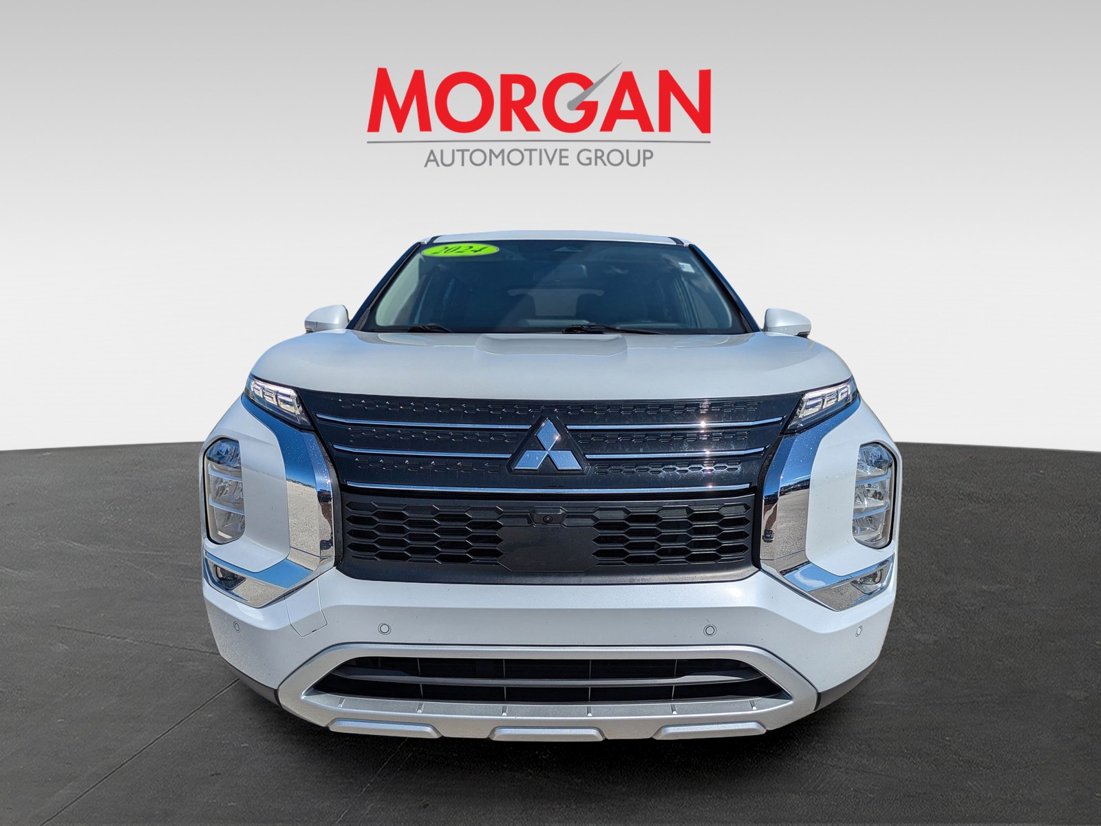 Used 2024 White Diamond Mitsubishi SE image 9