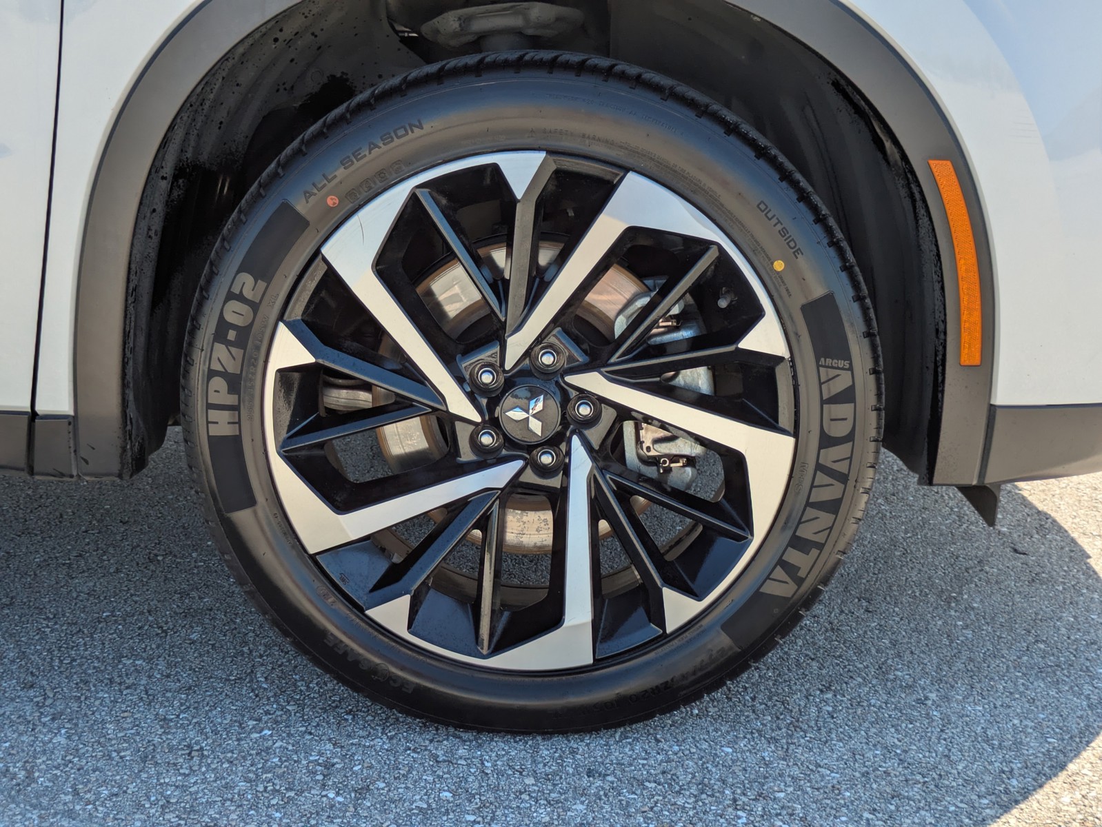 Used 2024 White Diamond Mitsubishi SE image 11