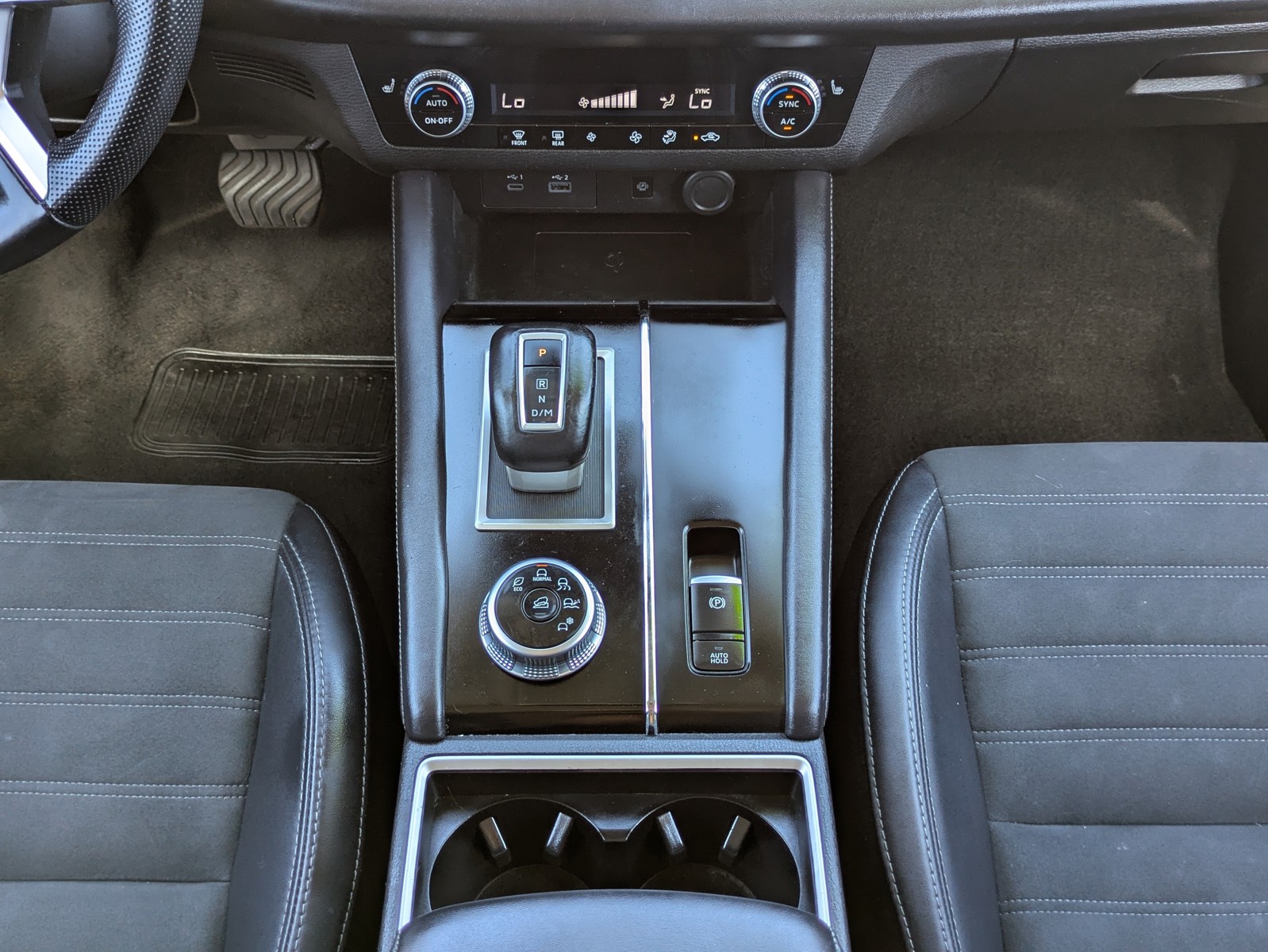 Used 2024 White Diamond Mitsubishi SE image 19