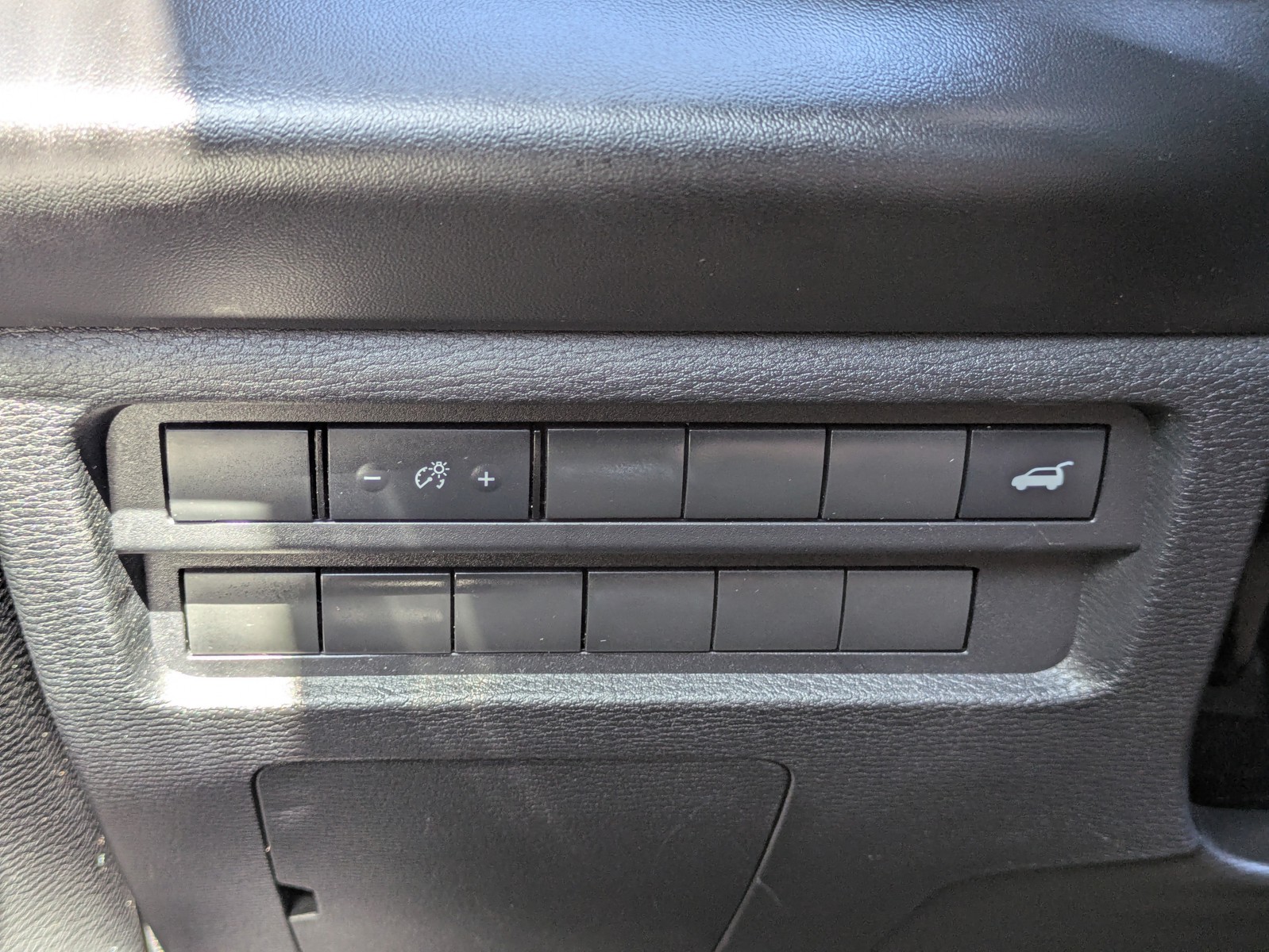 Used 2024 White Diamond Mitsubishi SE image 36