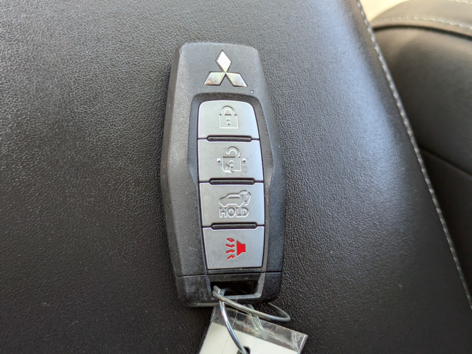 Used 2024 White Diamond Mitsubishi SE image 31