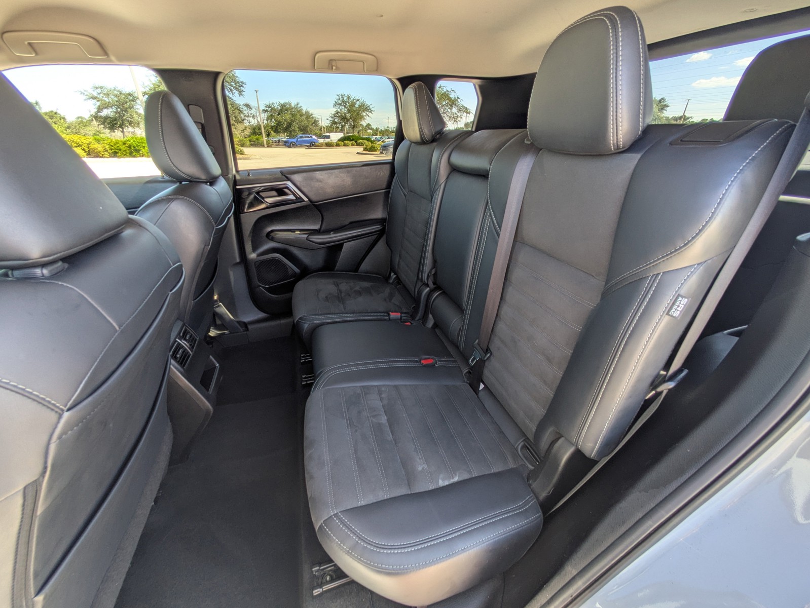 Used 2024 White Diamond Mitsubishi SE image 14