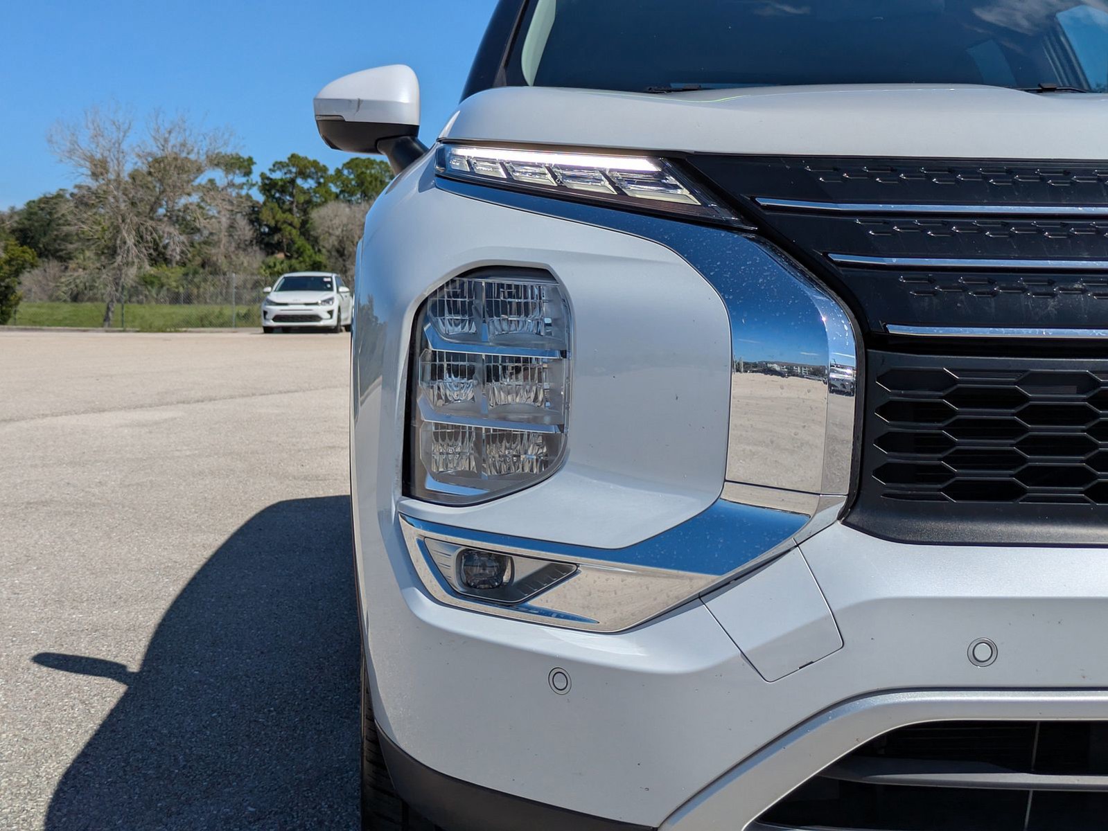 Used 2024 White Diamond Mitsubishi SE image 10