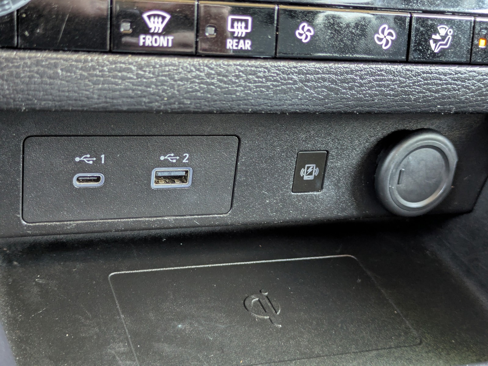 Used 2024 White Diamond Mitsubishi SE image 26